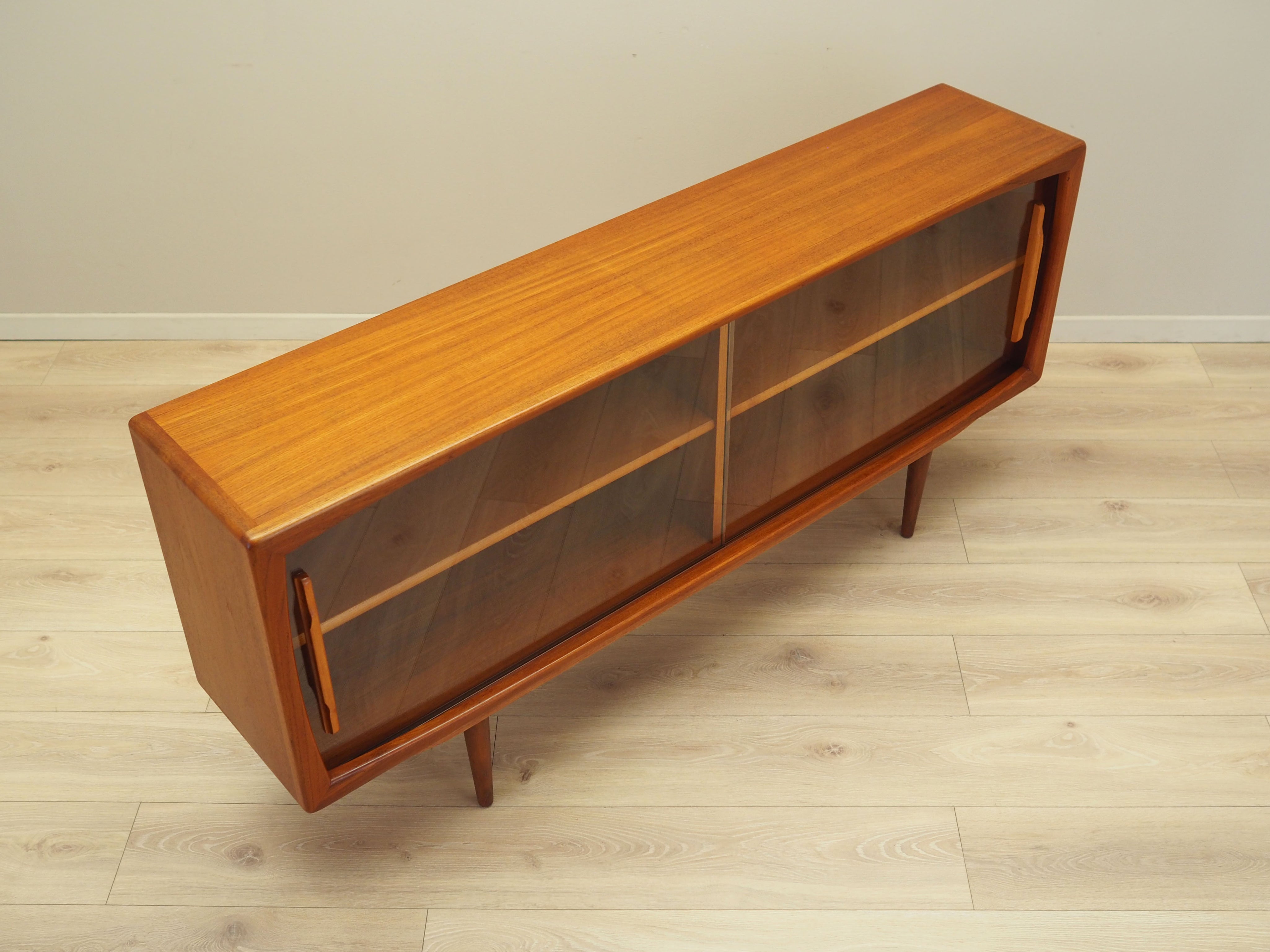 Teak_sideboard_in_Danish_design_from_1970s_production_Denmark