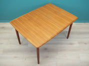 Teak_table_Danish_design_1960s_production_Denmark