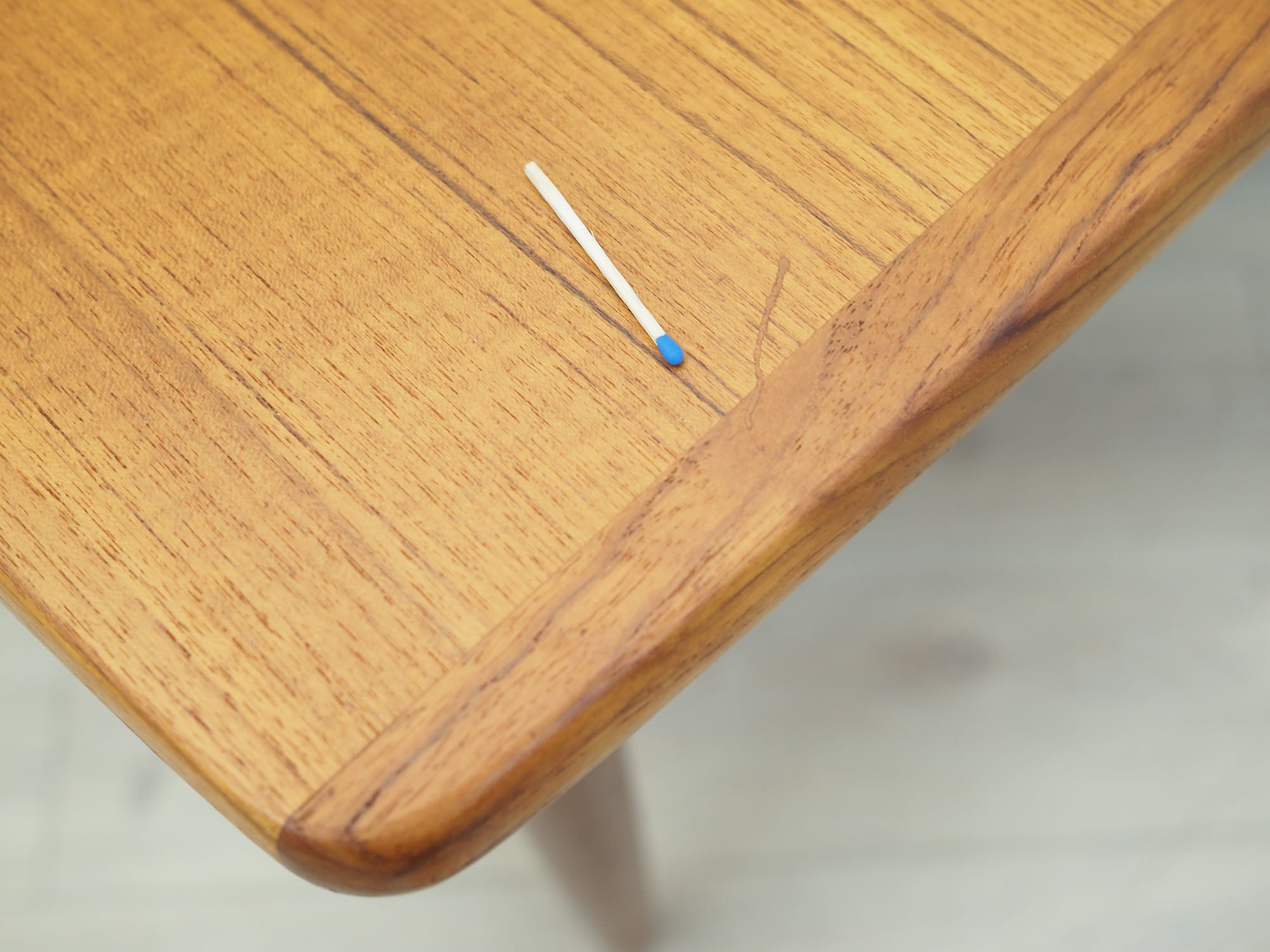 Teak_table_Danish_design_1960s_production_Denmark