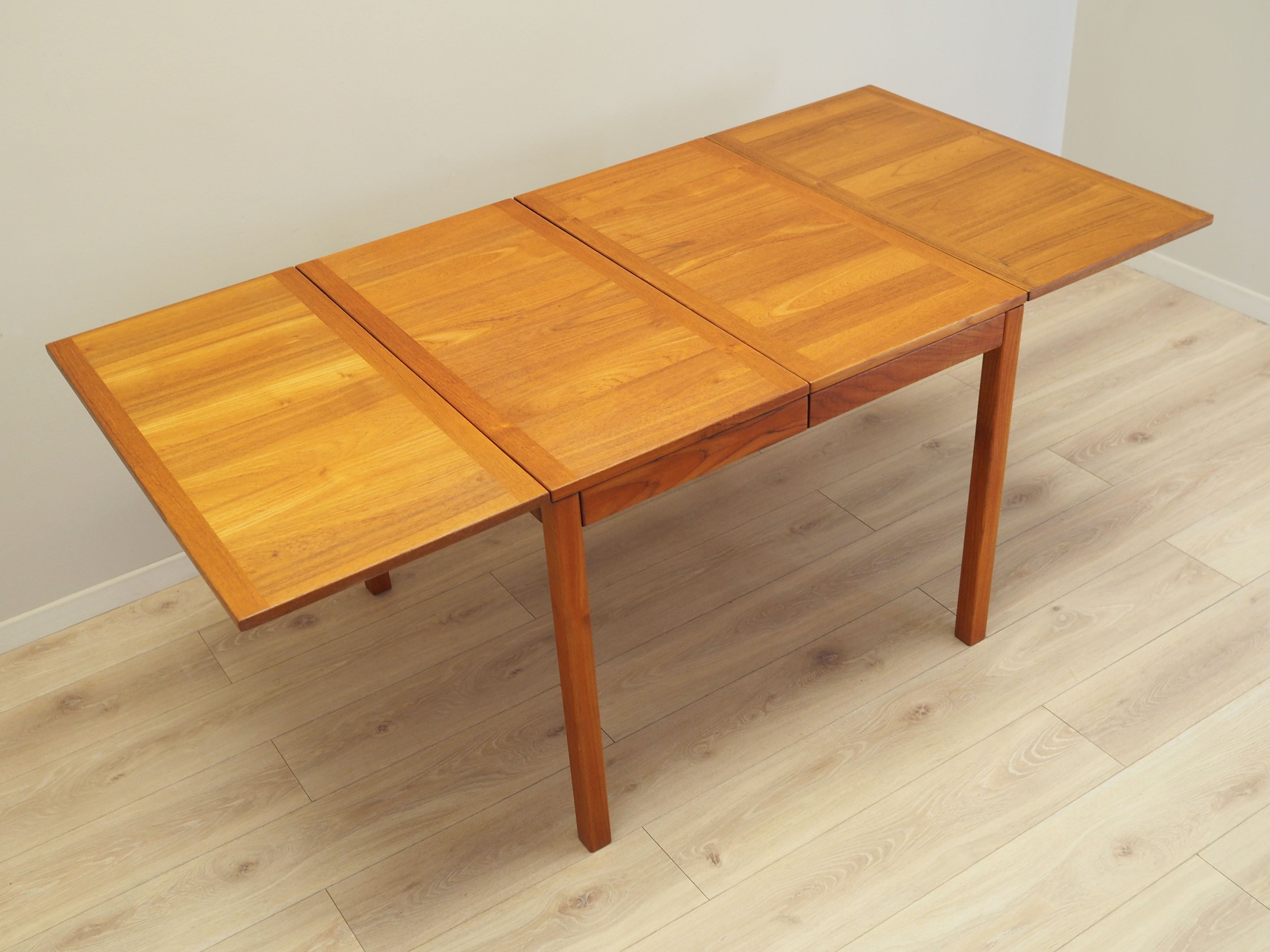 Teak_table_Danish_design_1970s_production_Vejle_Stole_M_belfabrik