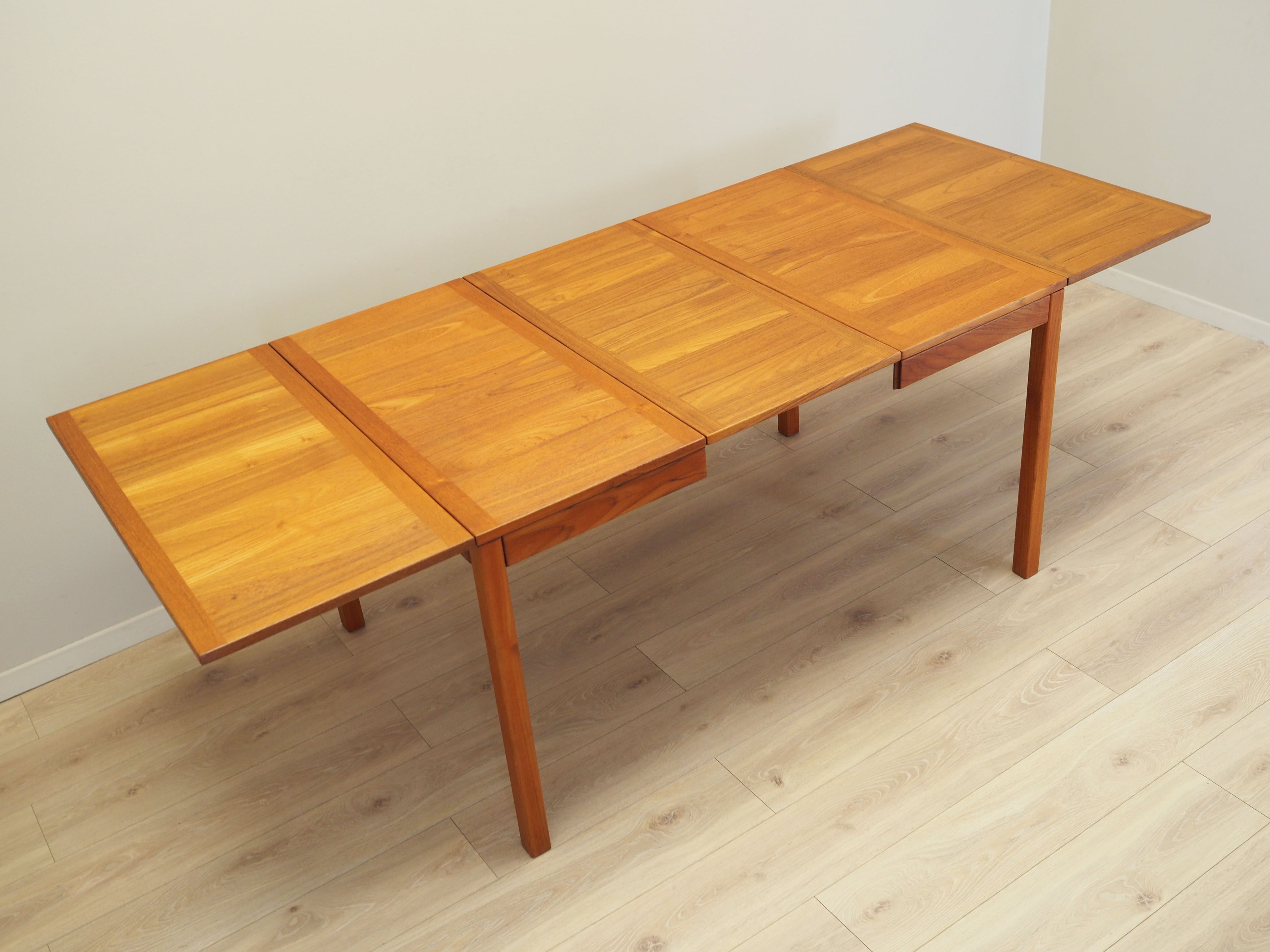 Teak_table_Danish_design_1970s_production_Vejle_Stole_M_belfabrik