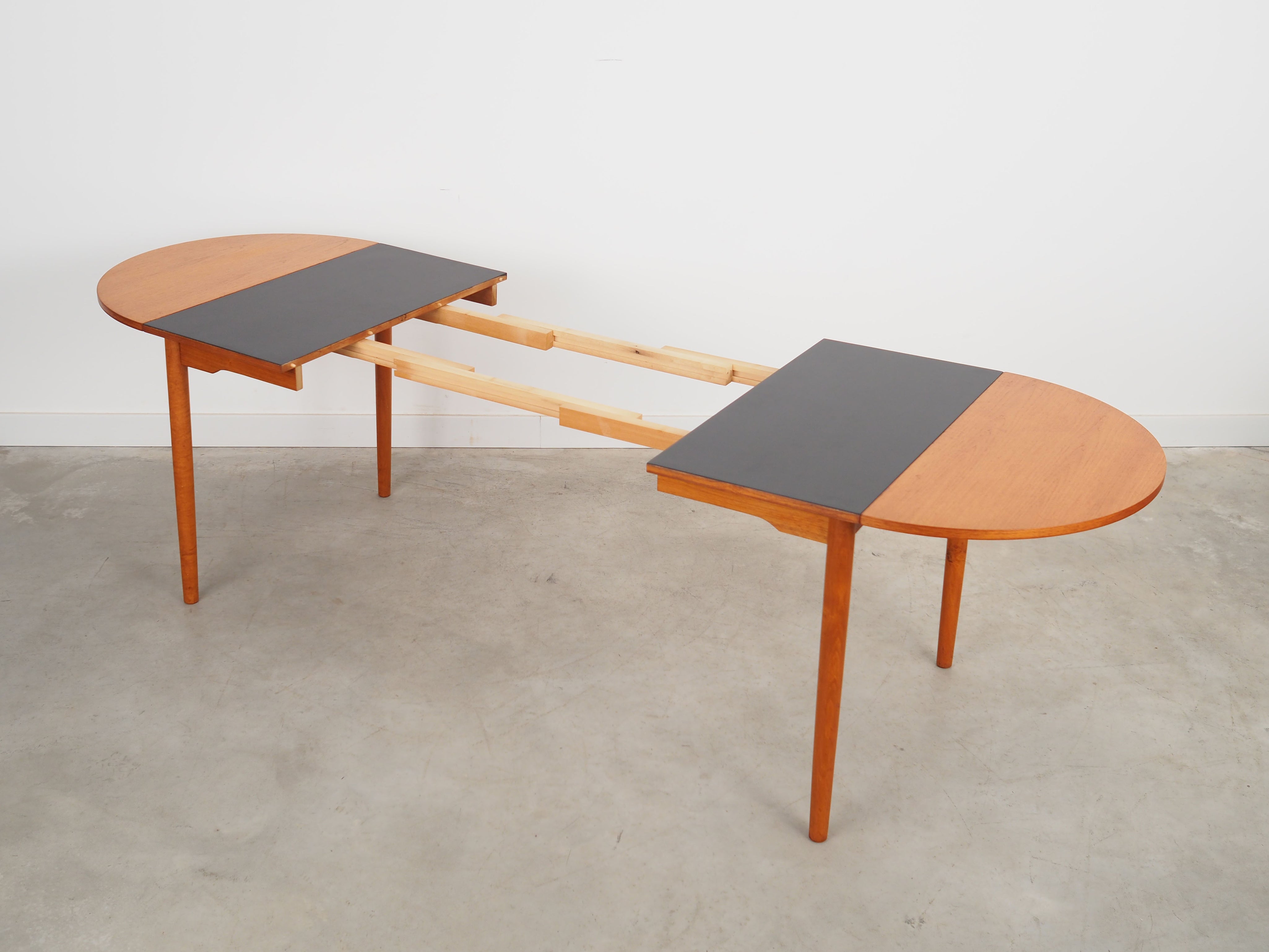 Teak_table_Danish_design_from_1970s_production_Denmark