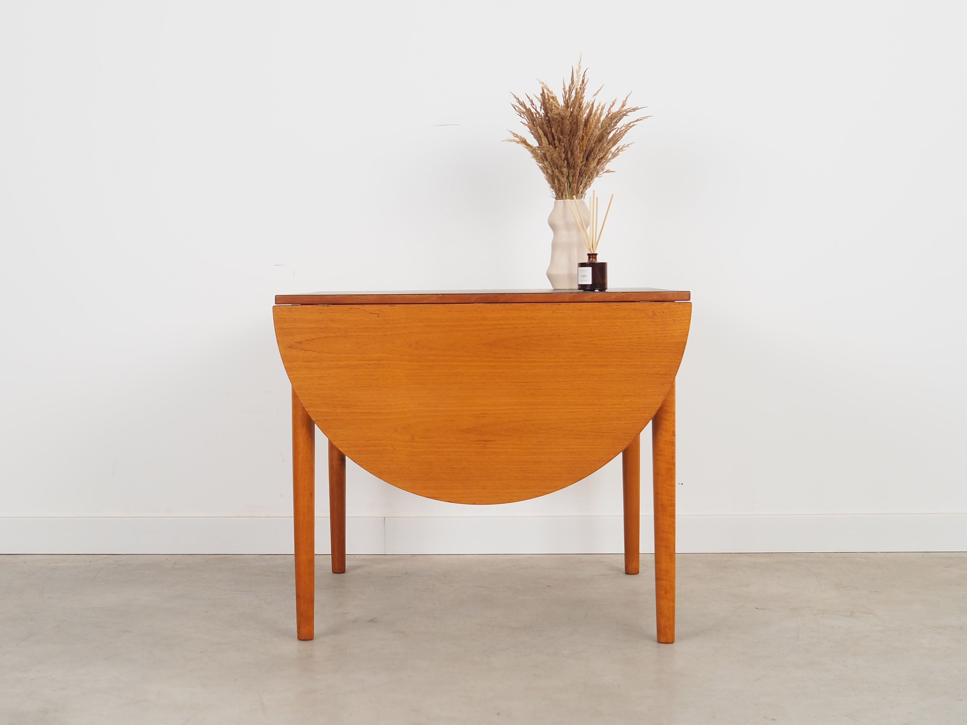 Teak_table_Danish_design_from_1970s_production_Denmark