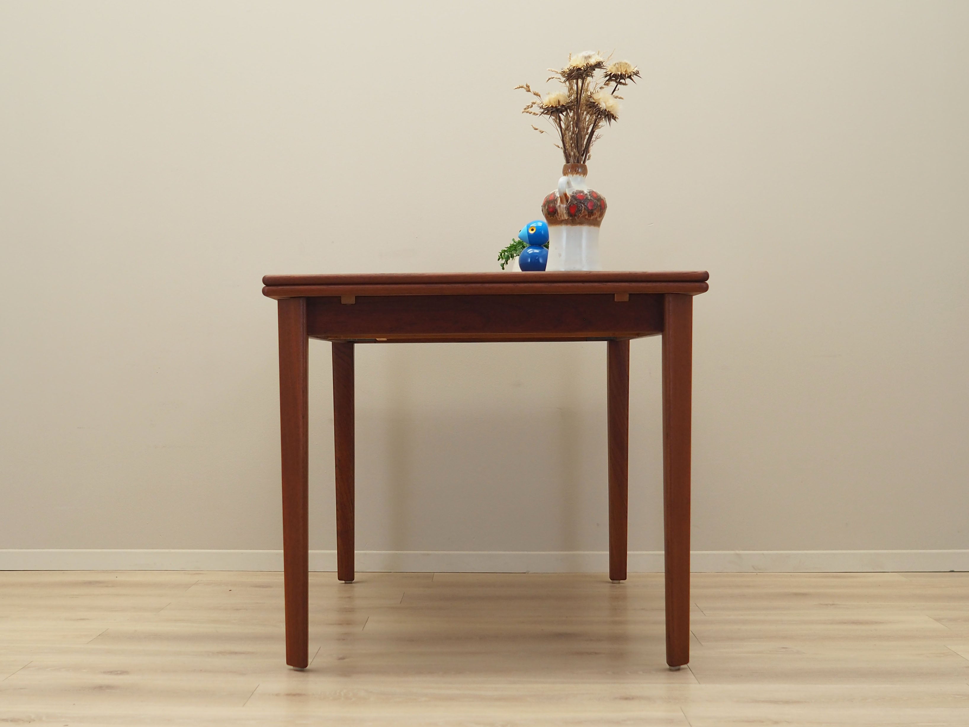 Teak_table_in_Danish_design_from_1970s_production_Denmark