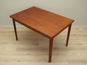 Teak_table_in_Danish_design_from_1970s_production_Denmark