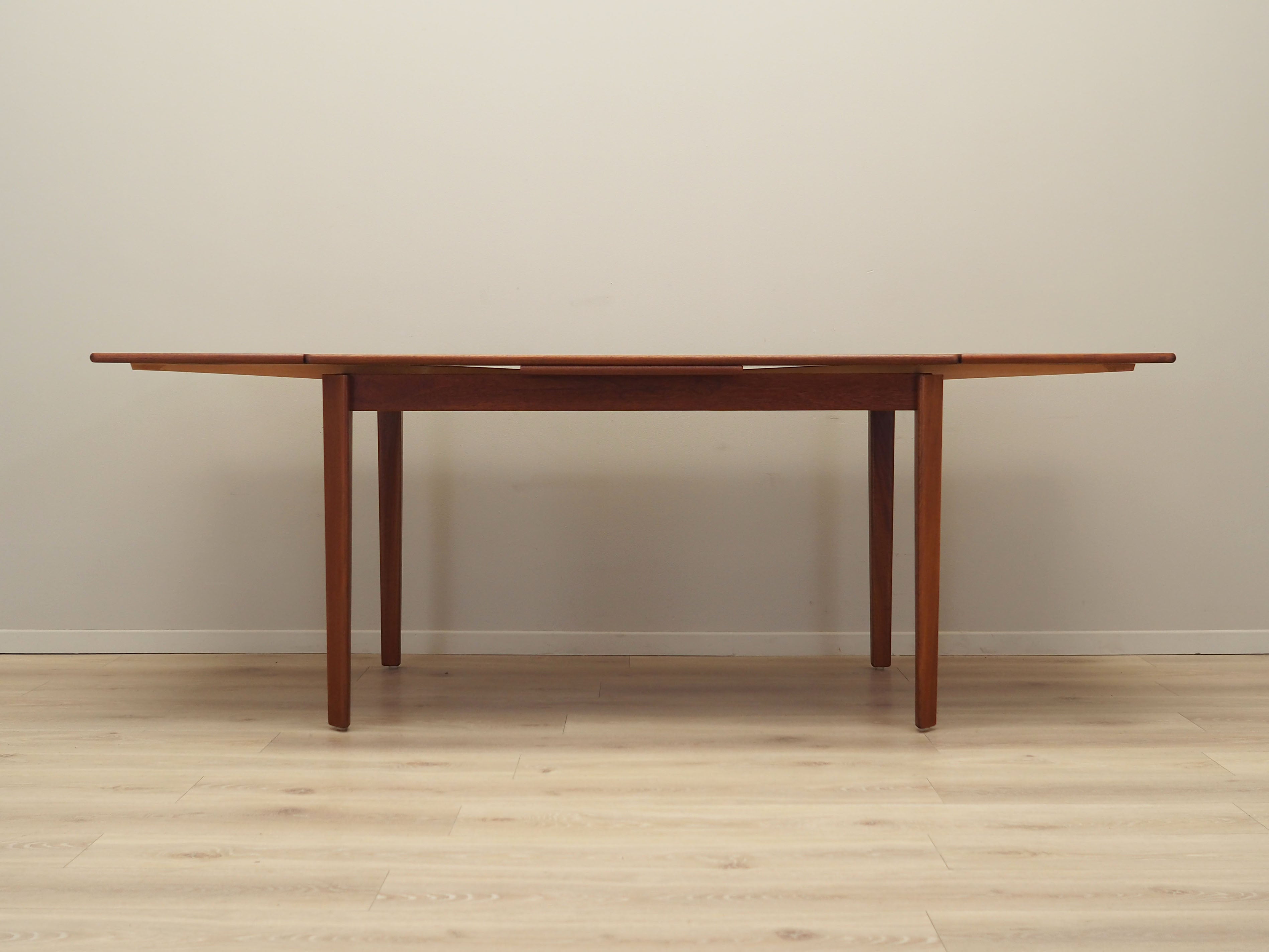 Teak_table_in_Danish_design_from_1970s_production_Denmark