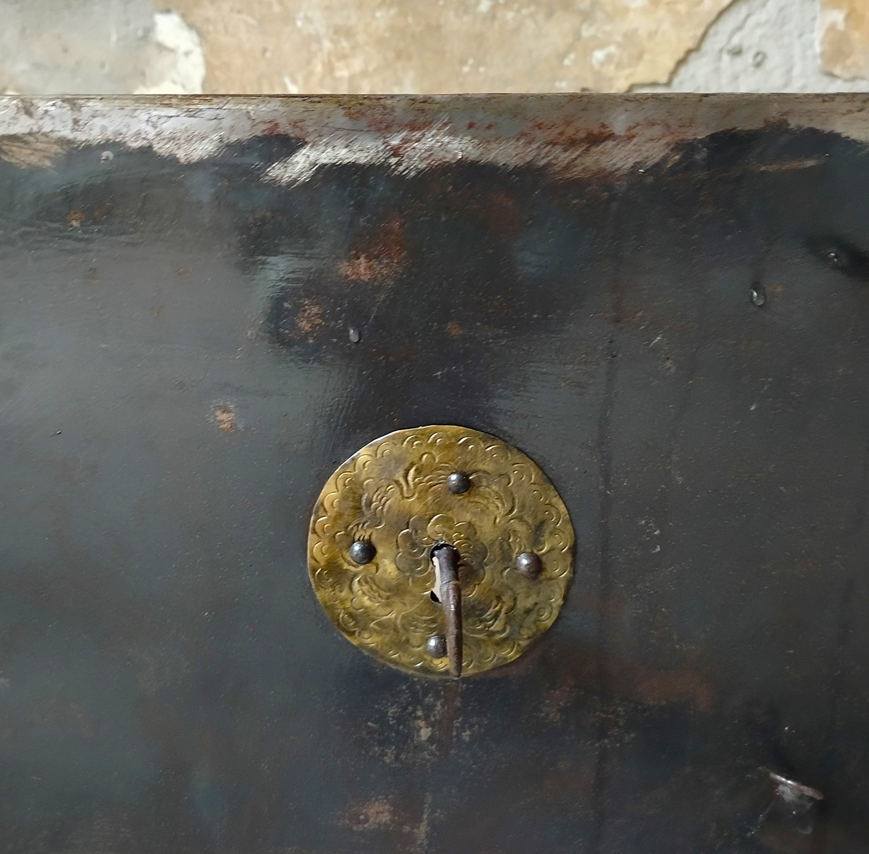 The_right_key_Side_Table