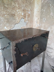 The_right_key_Side_Table