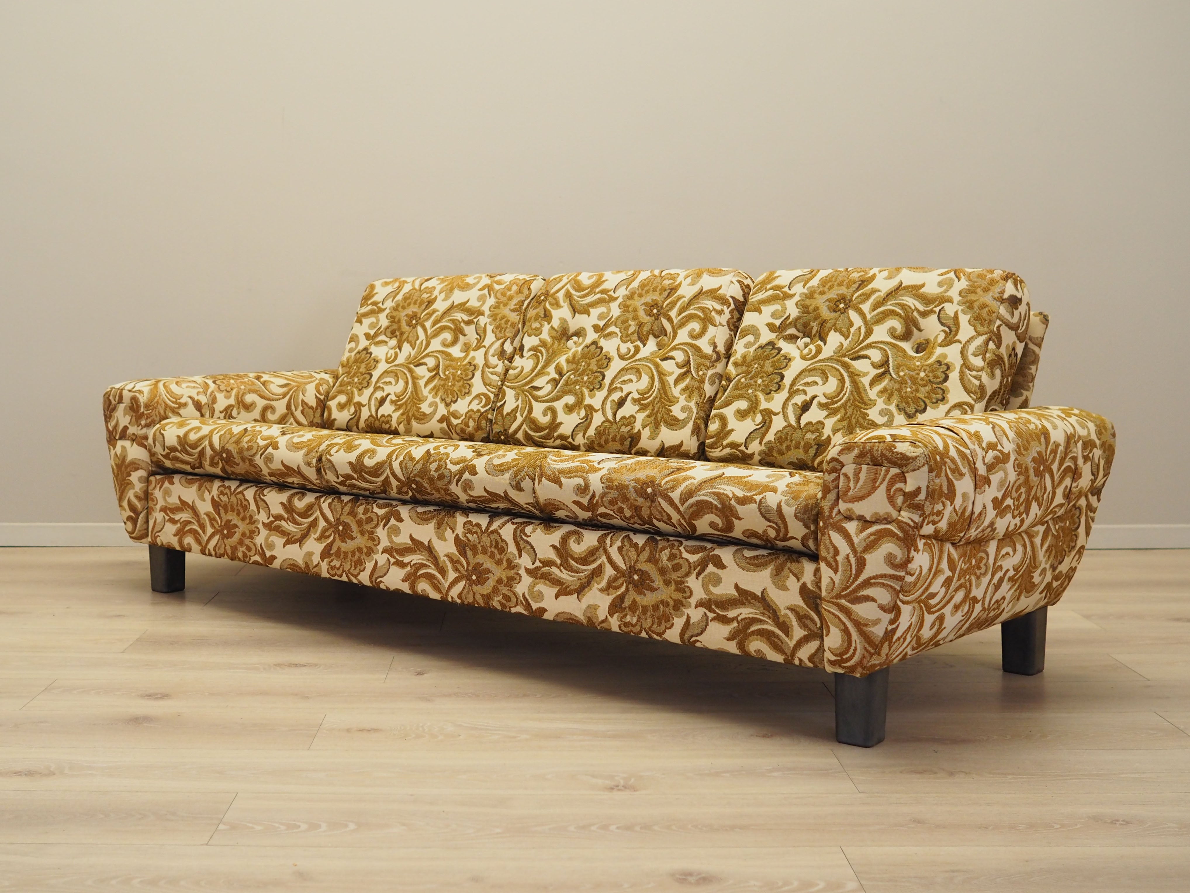 Three-seater_sofa_Danish_design_1960s_production_Denmark