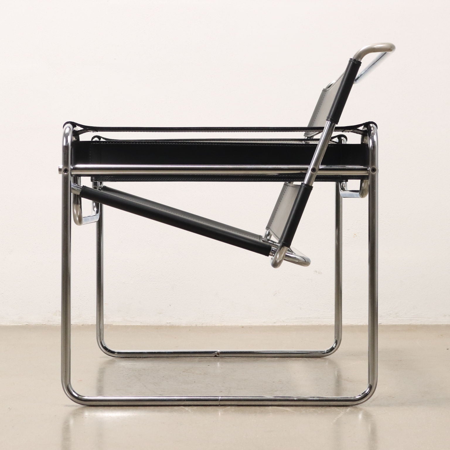 Vintage_1970s_Armchair_Gavina_Wassily_Design_Marcel_Breuer_Leather