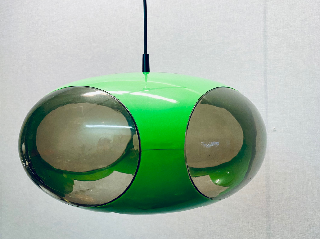 Vintage_Colani_Ufo_Ceiling_Lamp_in_green_Plastic_from_Massiv_Belgium_1970s_with_rare_opening