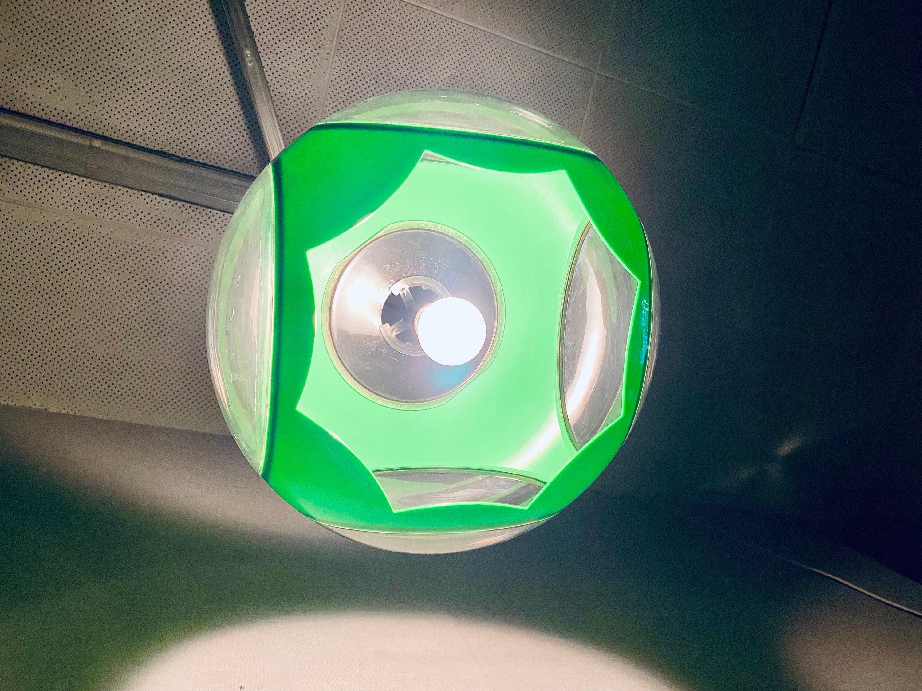 Vintage_Colani_Ufo_Ceiling_Lamp_in_green_Plastic_from_Massiv_Belgium_1970s_with_rare_opening