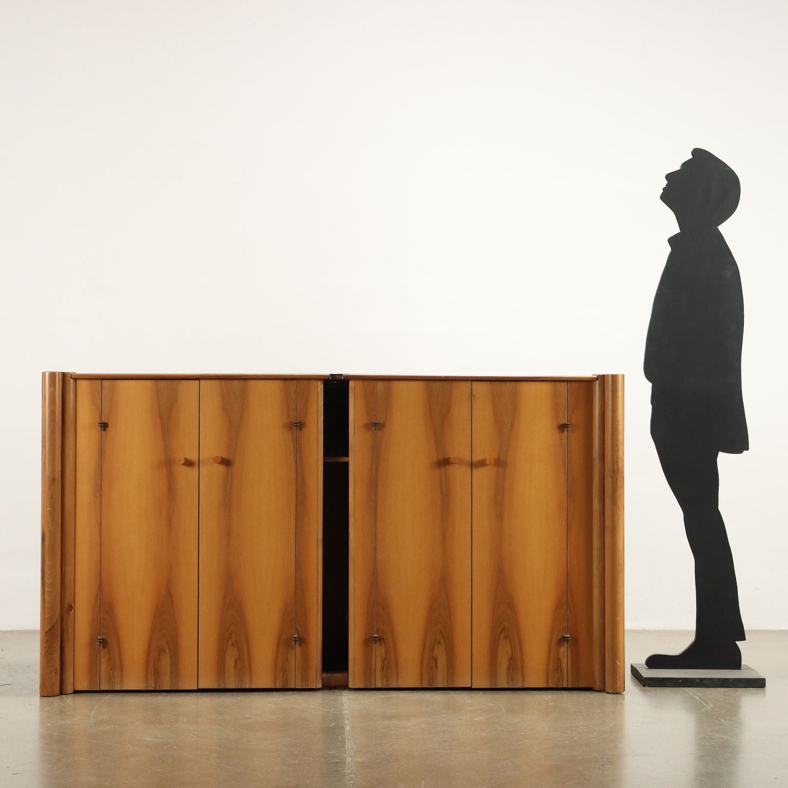 Vintage_Cupboard_Bernini_Scuderia_Design_C._Scarpa_Walnut_1970s