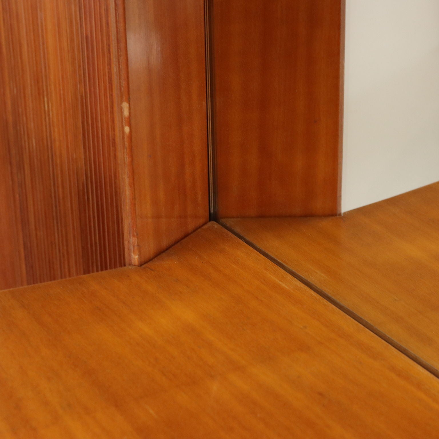 Vintage_Living_Room_Cabinet_Wood_Aluminium_1950s