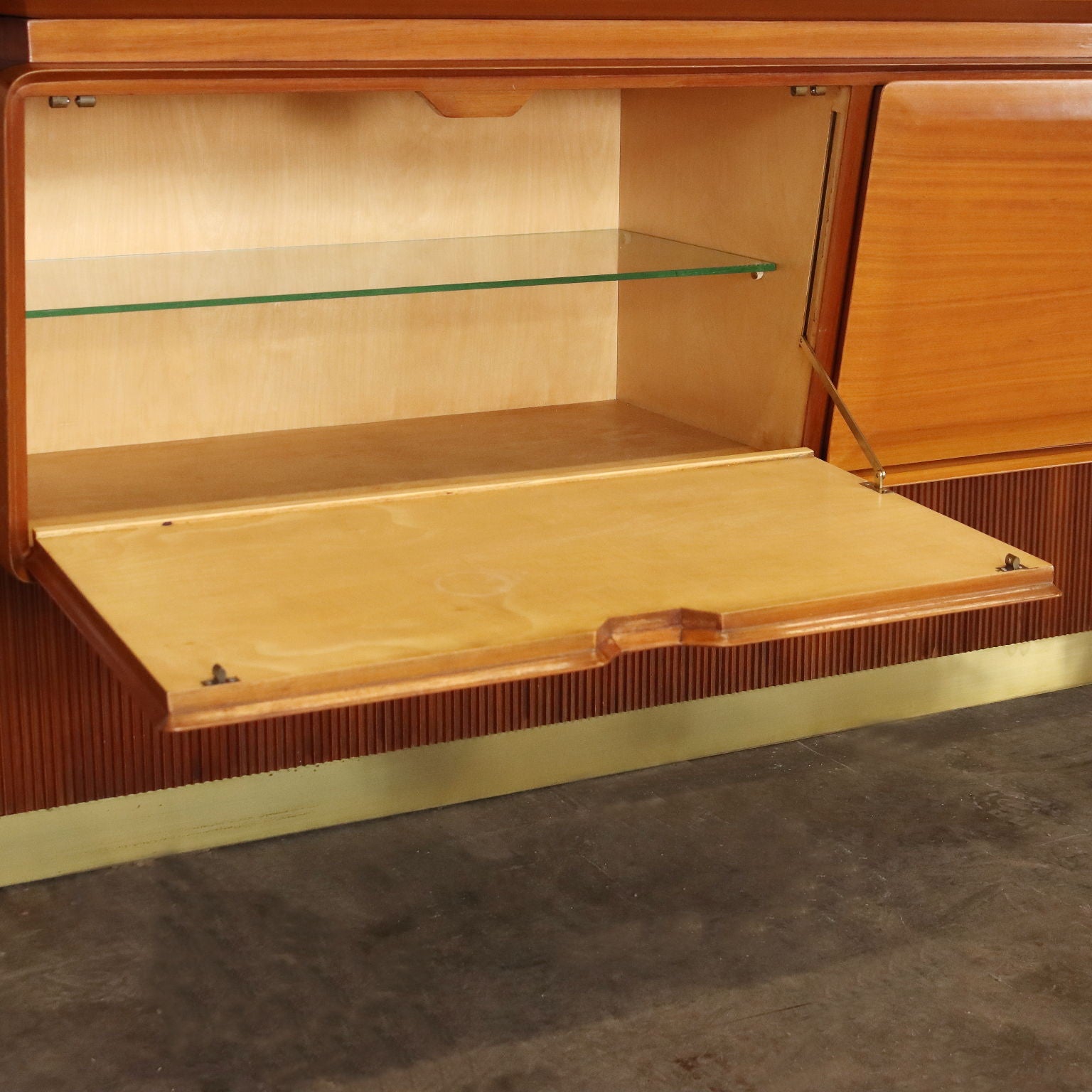 Vintage_Living_Room_Cabinet_Wood_Aluminium_1950s