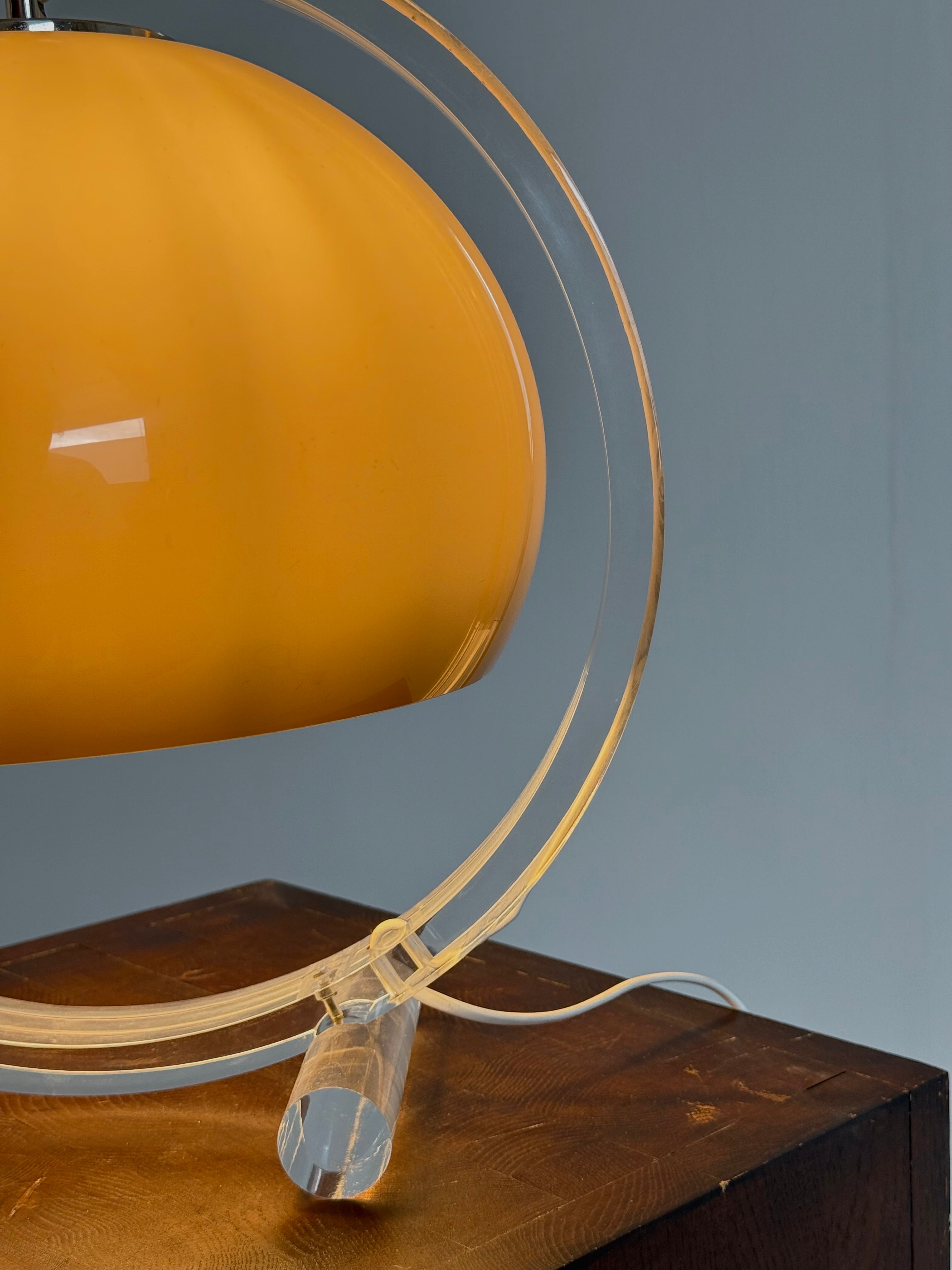 Vintage_Space_Age_table_lamp