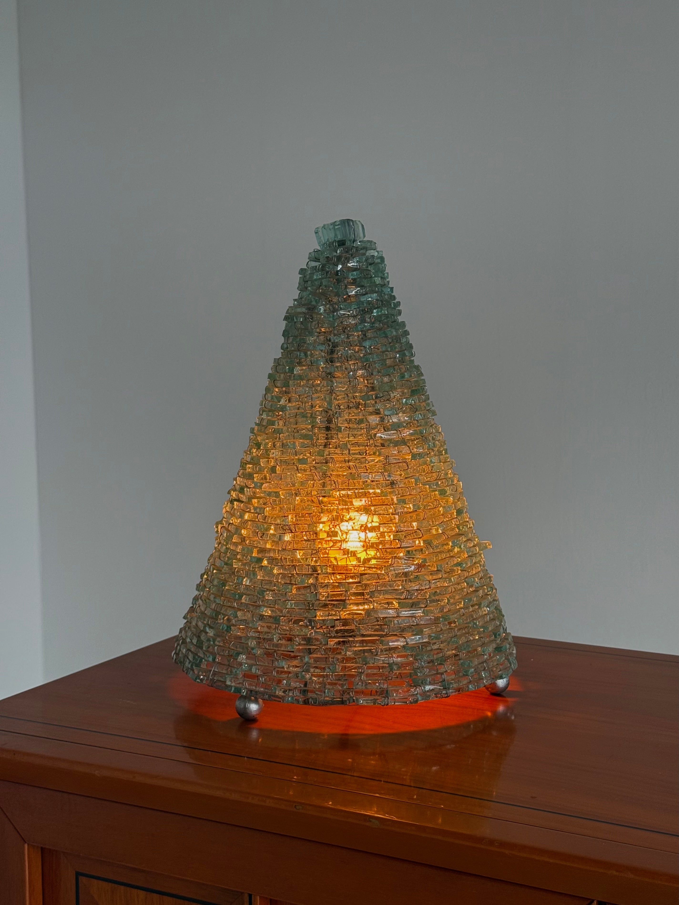 Vintage_Tao_Tesserine_pyramide_lamp_in_glass