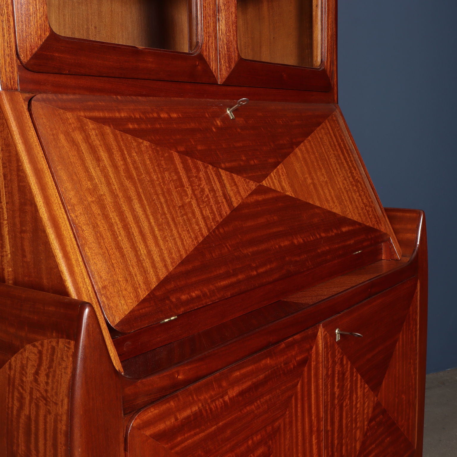 Vintage_Trumeau_Mahogany_Wood_Veneer_Italy_1950s