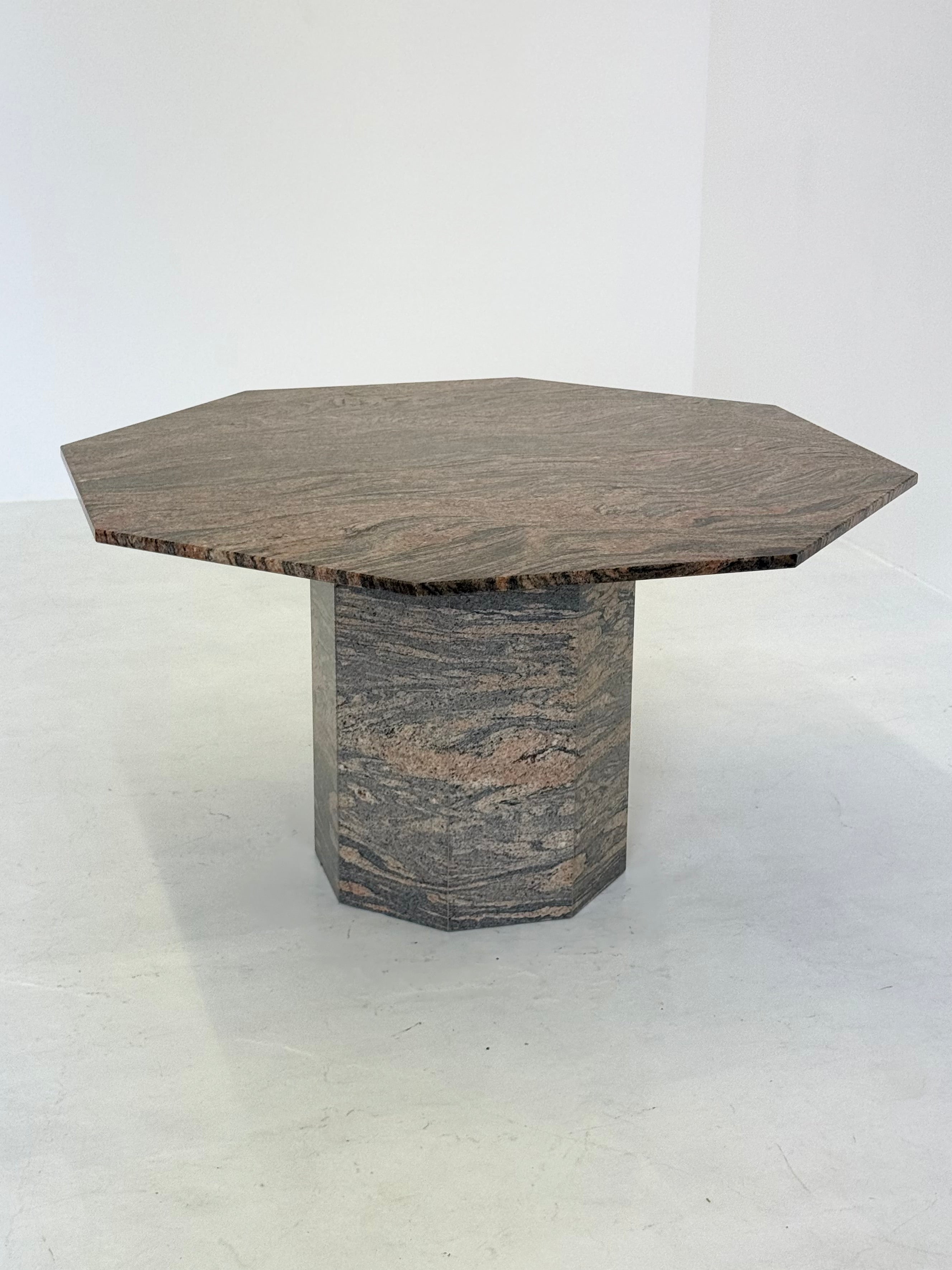 Vintage_octagonal_dining_table_in_granite_/_natural_stone