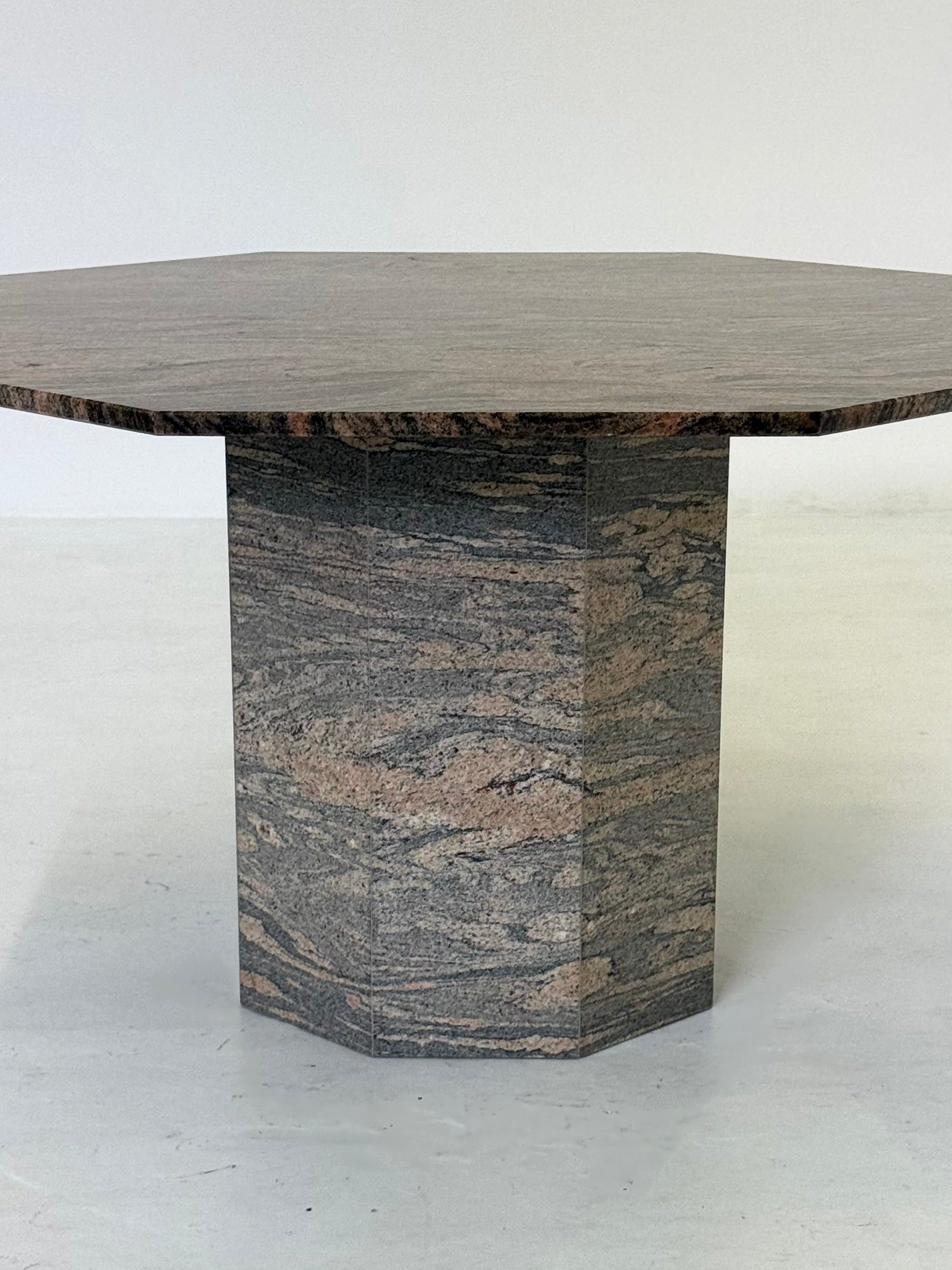 Vintage_octagonal_dining_table_in_granite_/_natural_stone