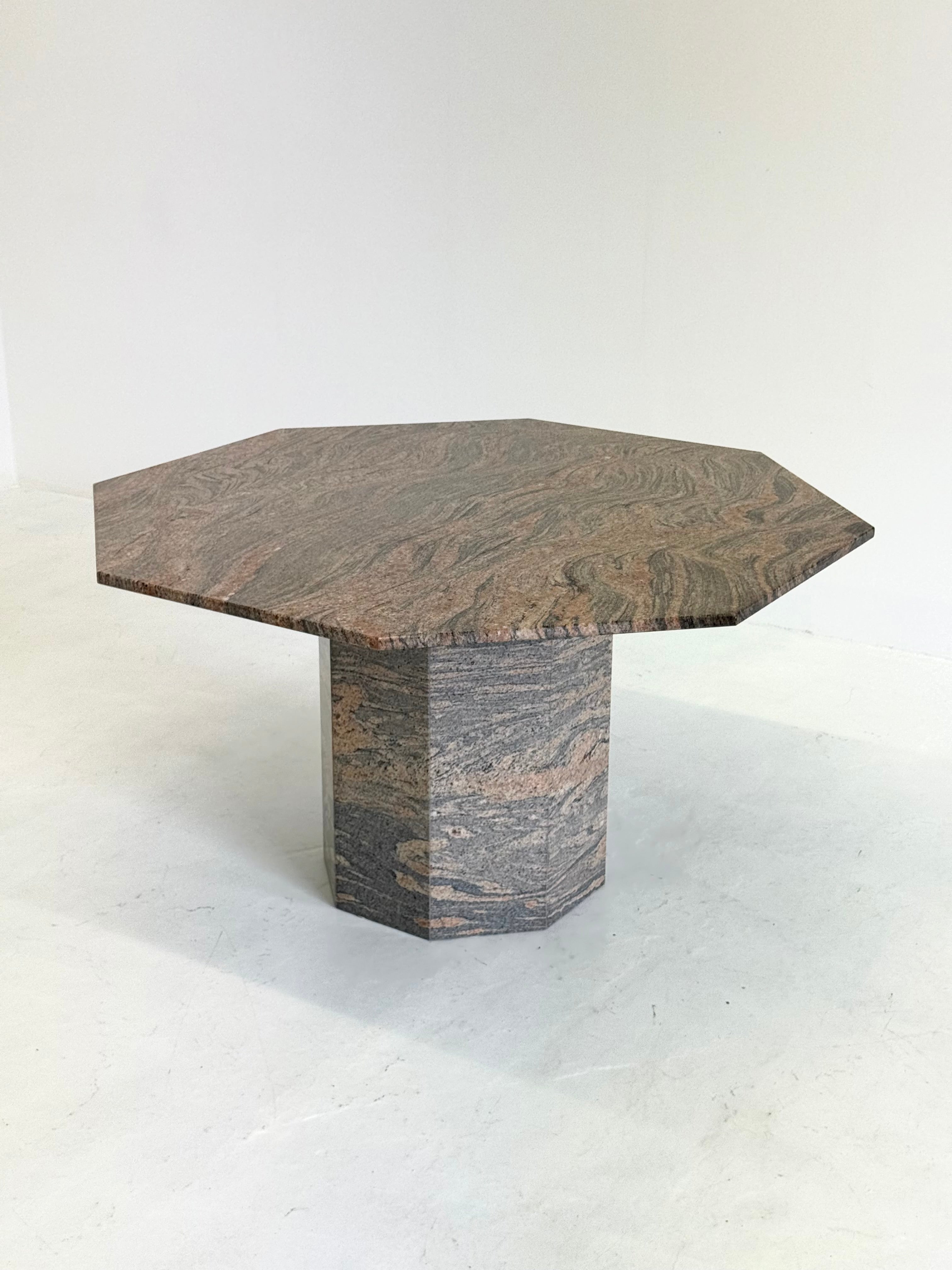 Vintage_octagonal_dining_table_in_granite_/_natural_stone