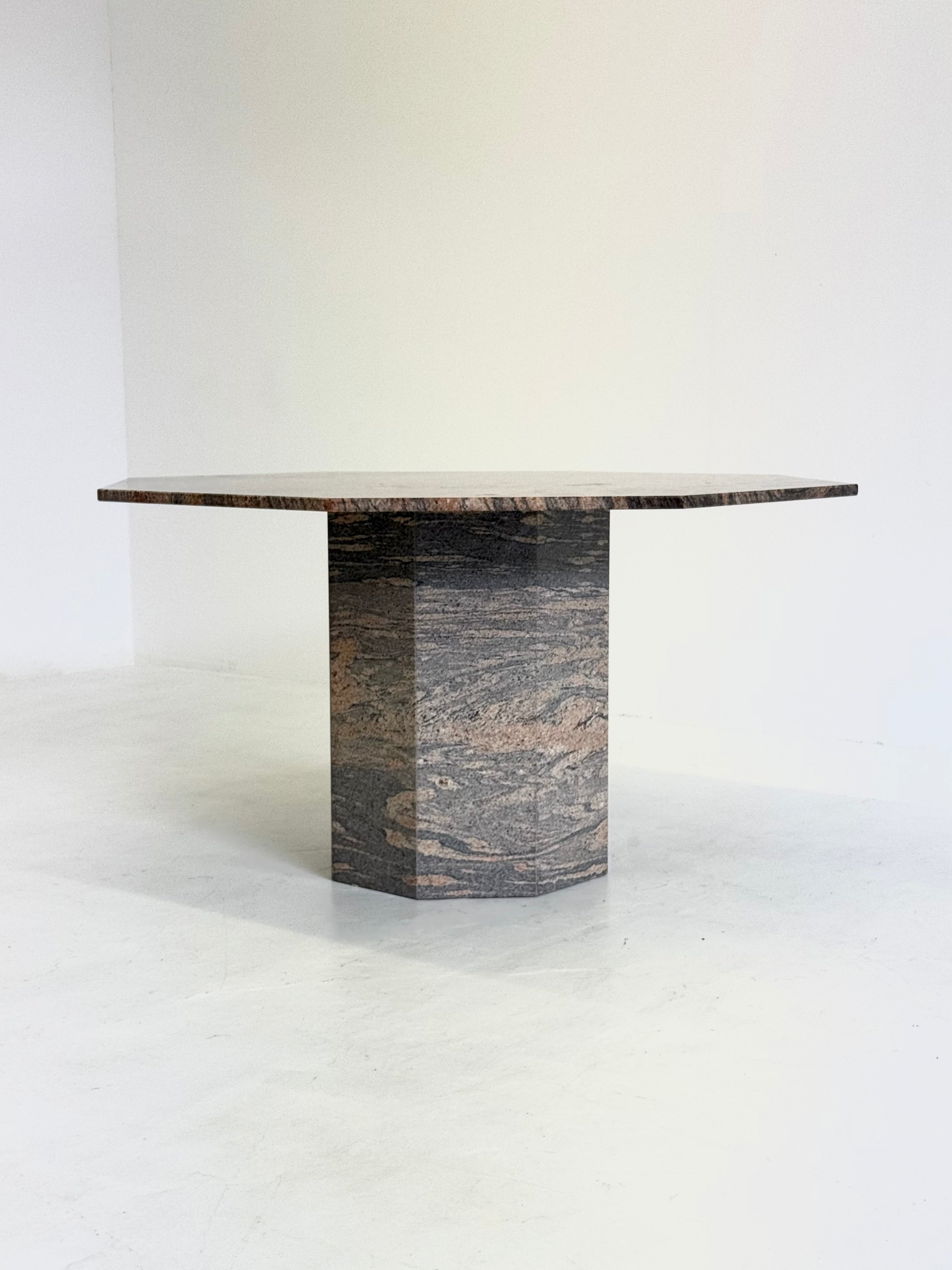 Vintage_octagonal_dining_table_in_granite_/_natural_stone