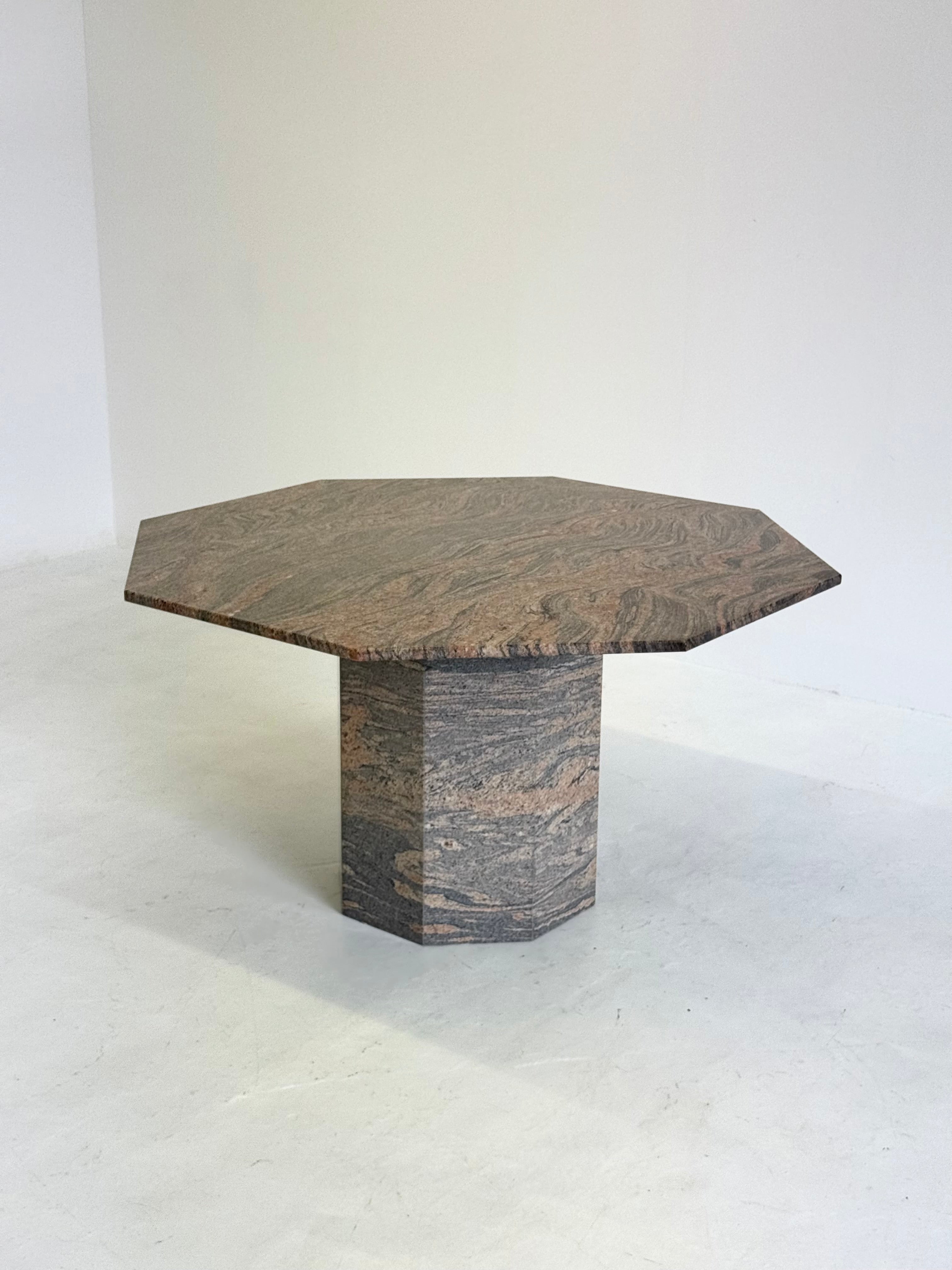 Vintage_octagonal_dining_table_in_granite_/_natural_stone