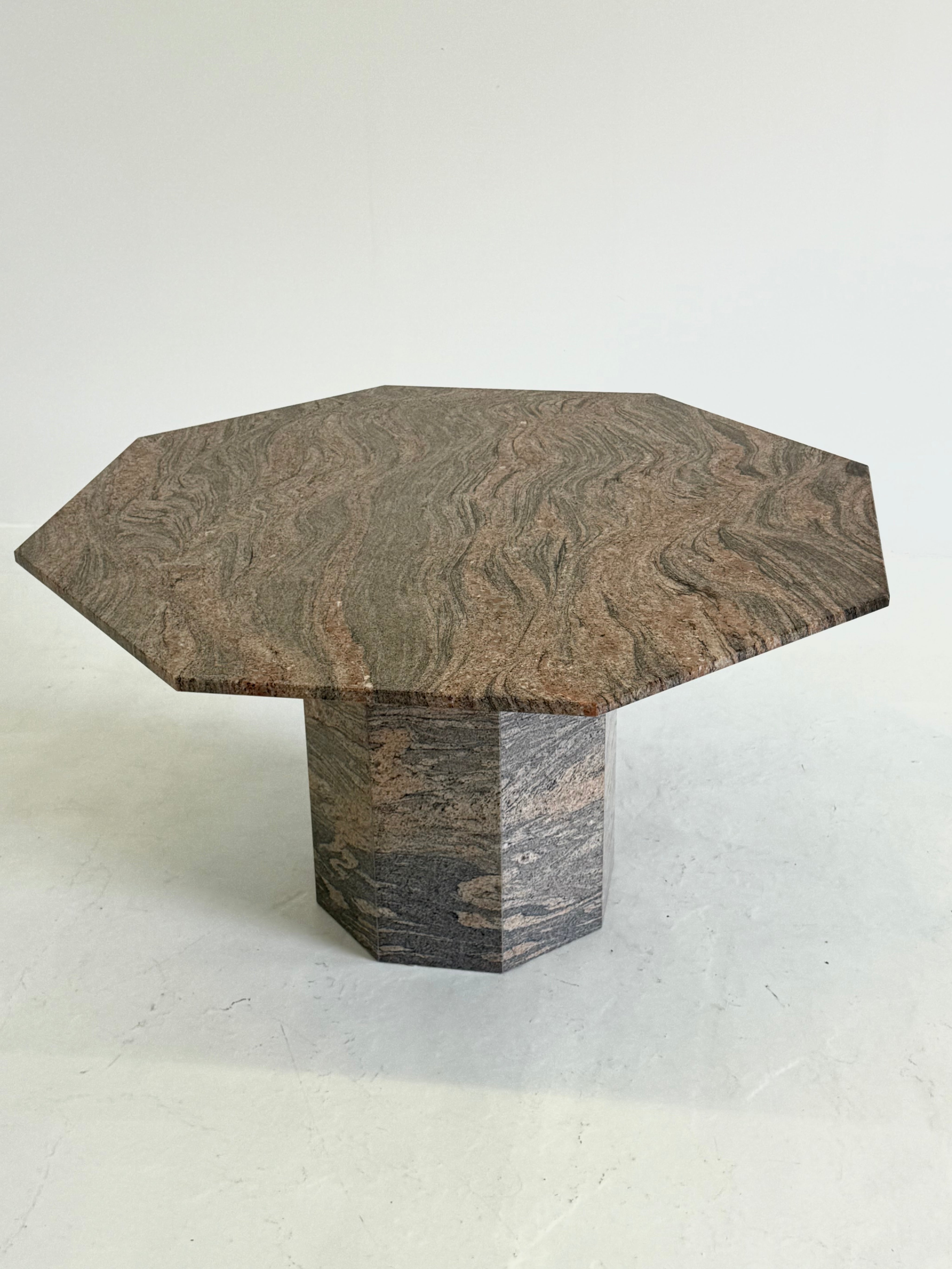 Vintage_octagonal_dining_table_in_granite_/_natural_stone