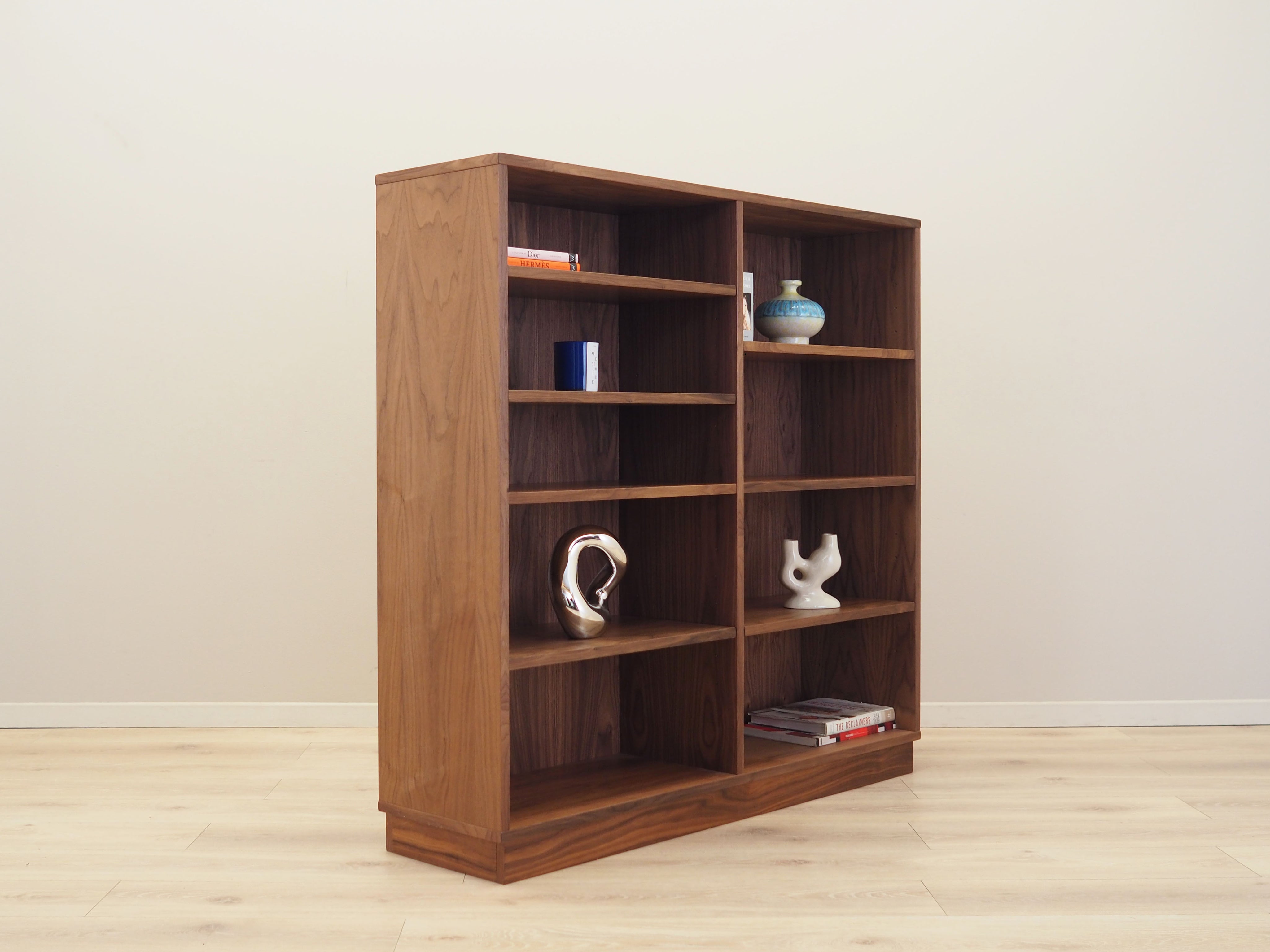 Walnut_bookcase_in_Scandinavian_design
