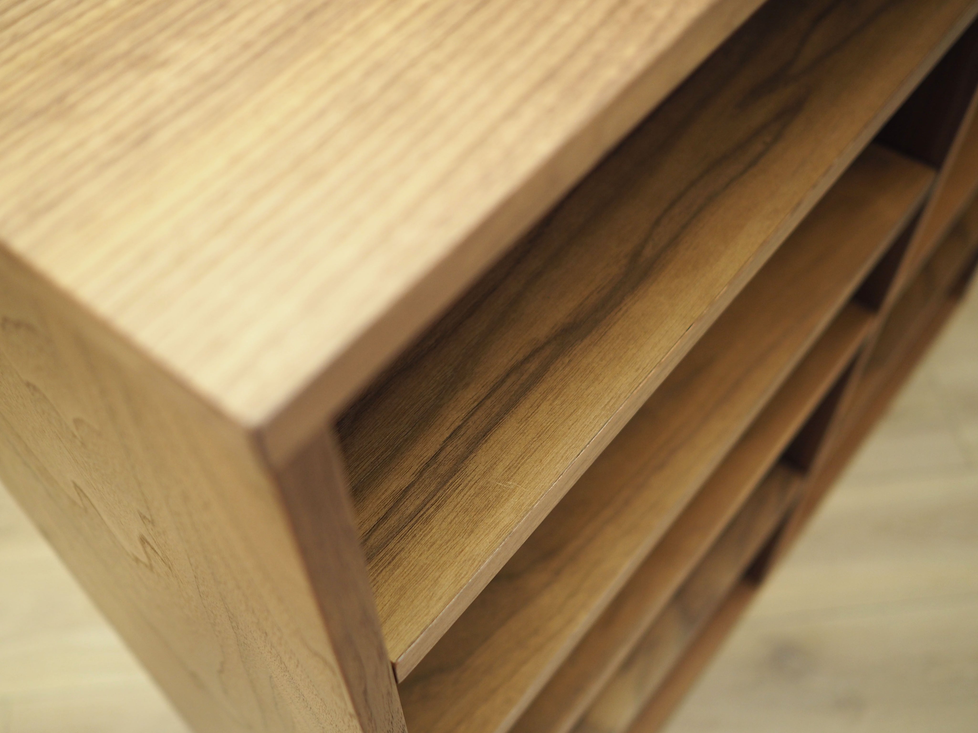 Walnut_bookcase_in_Scandinavian_design