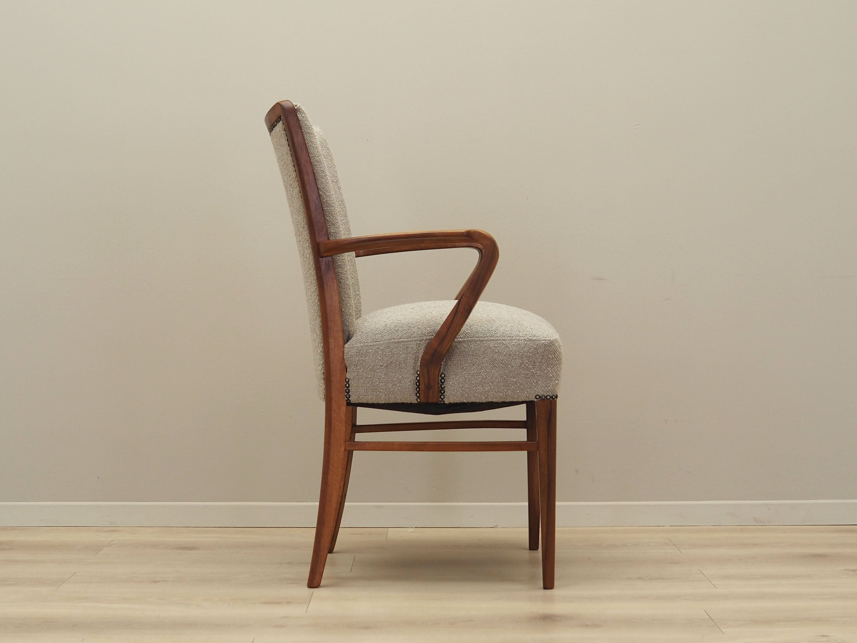 Walnut_chair_Danish_design_1970s_production_Denmark