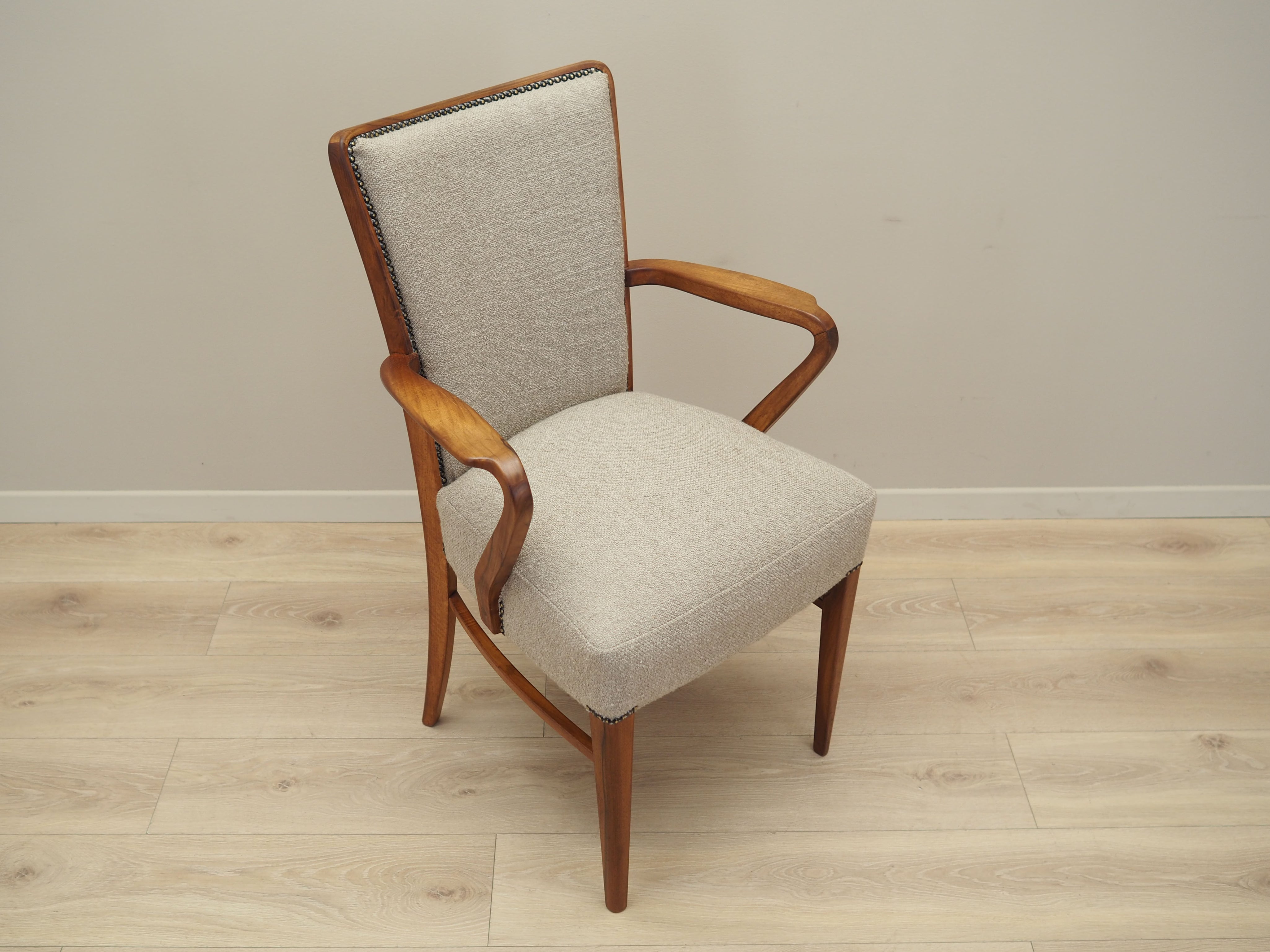 Walnut_chair_Danish_design_1970s_production_Denmark