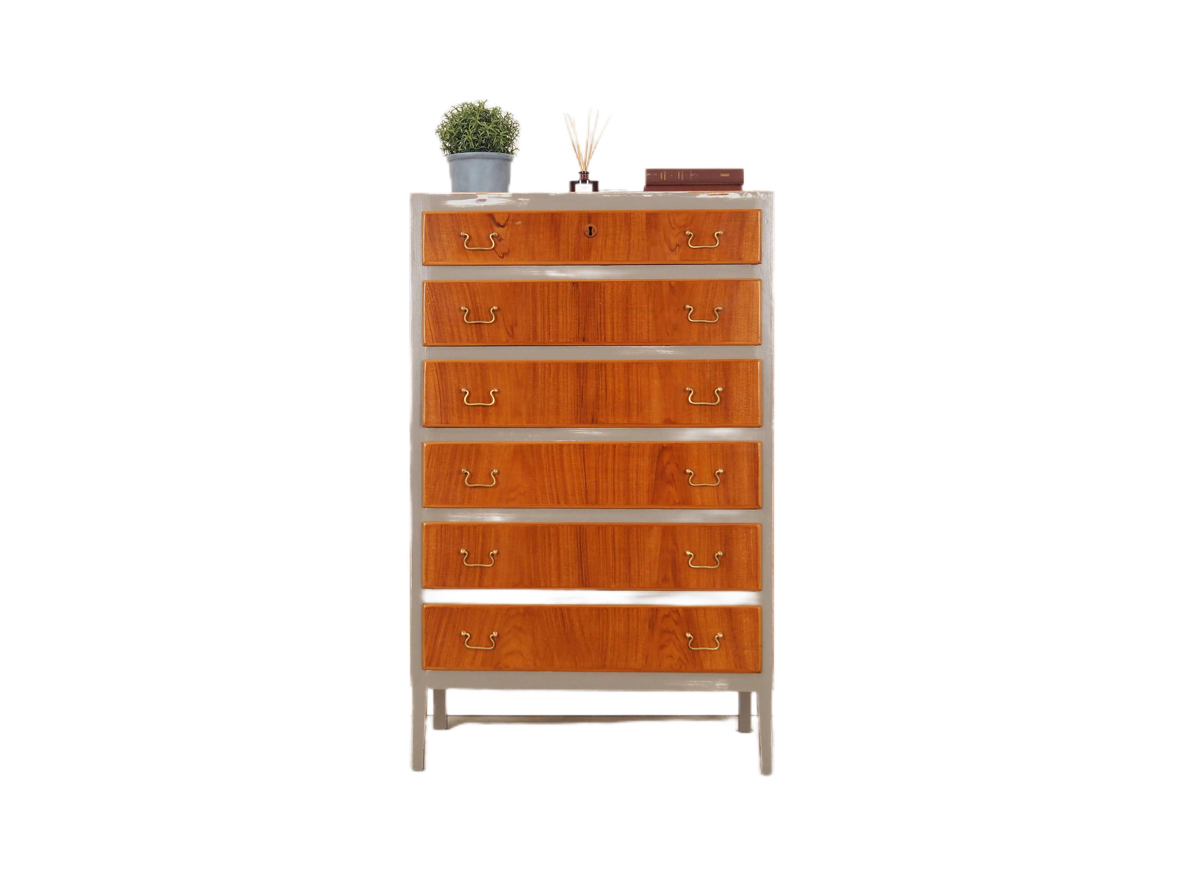 Wooden_Chest_of_drawers_with_grey_dettails