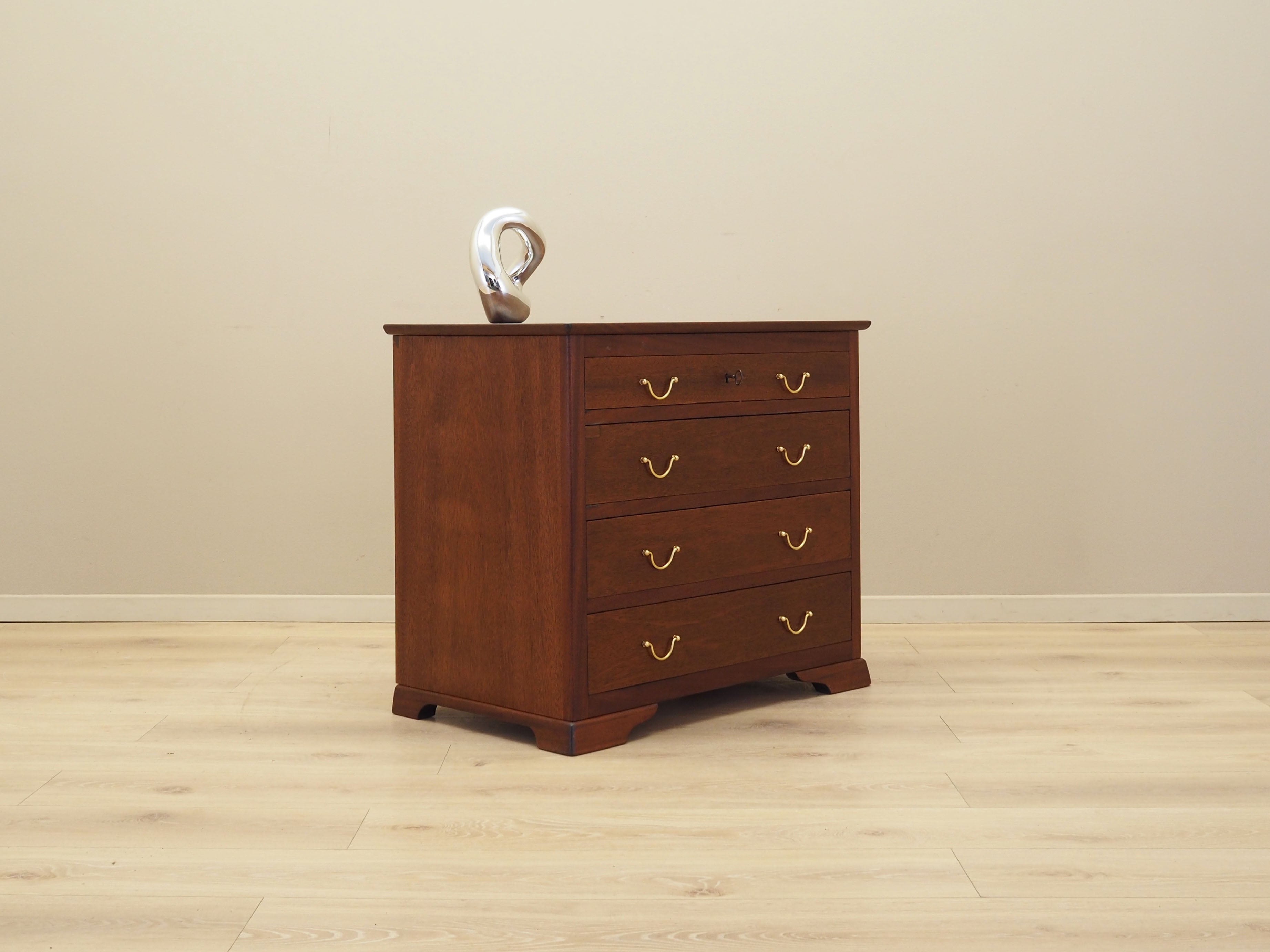 Walnut_chest_of_drawers_Danish_design_1960s_production_Denmark