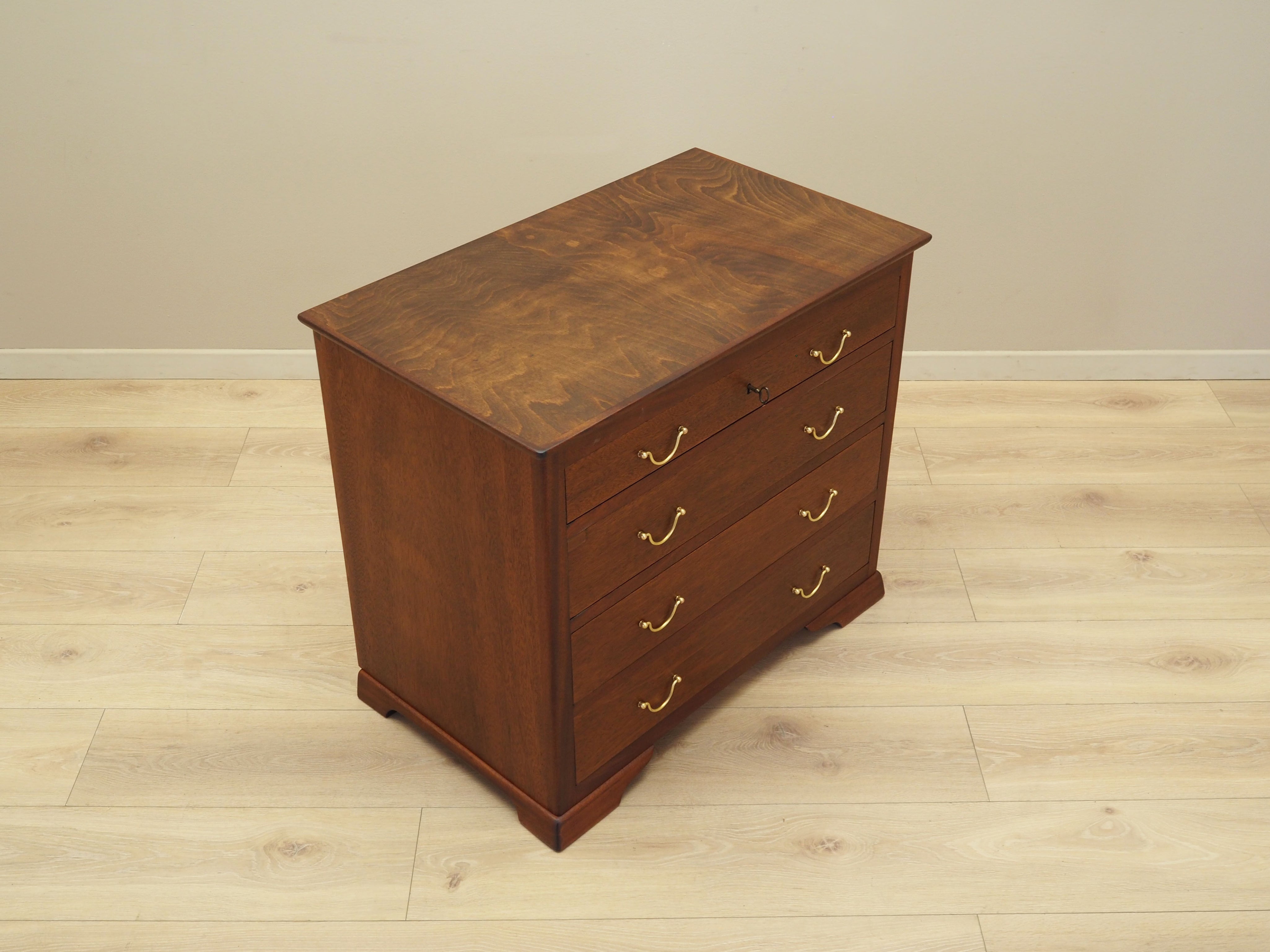 Walnut_chest_of_drawers_Danish_design_1960s_production_Denmark