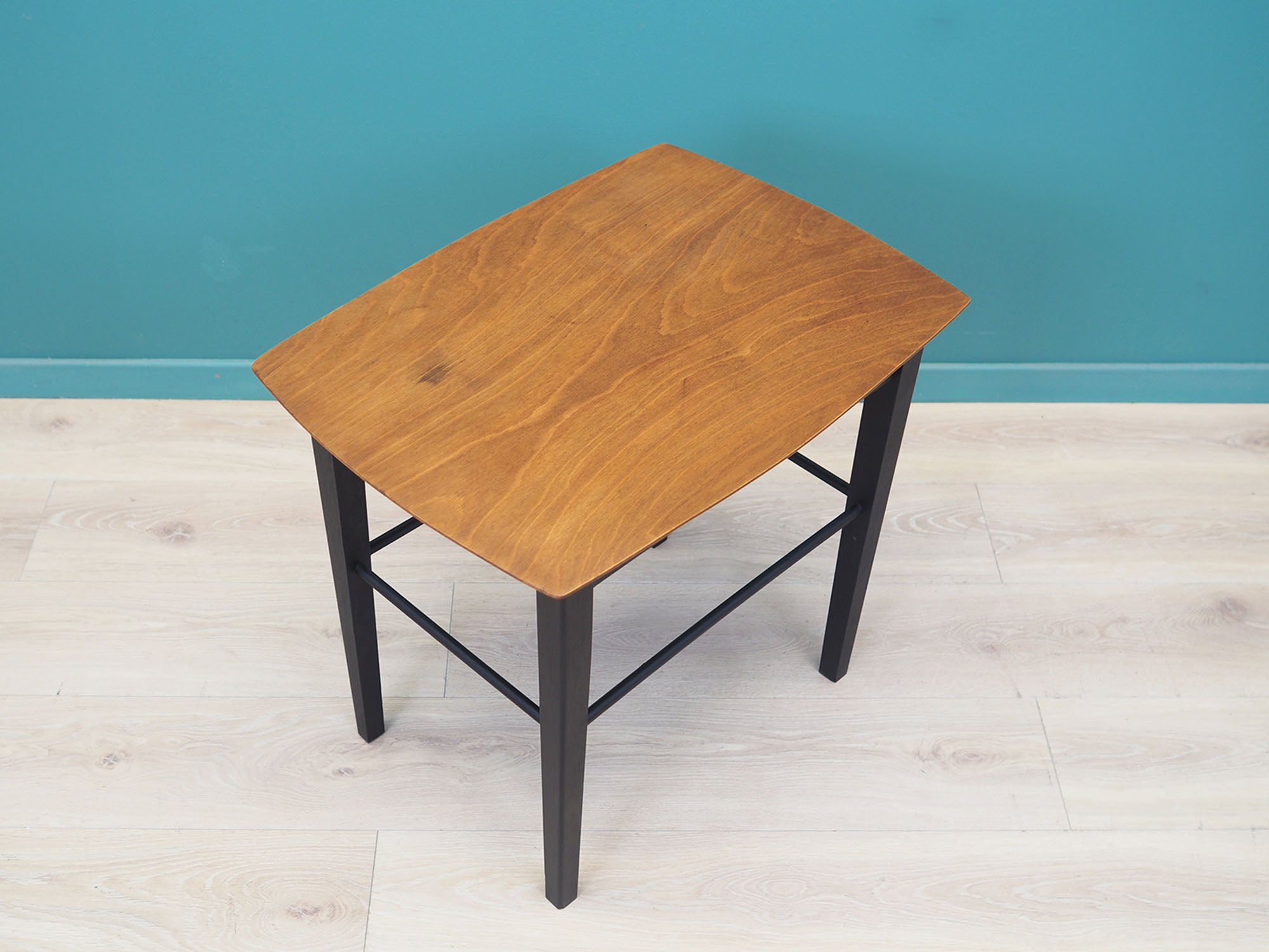Walnut_coffee_table_Danish_design_1970s_production_Denmark