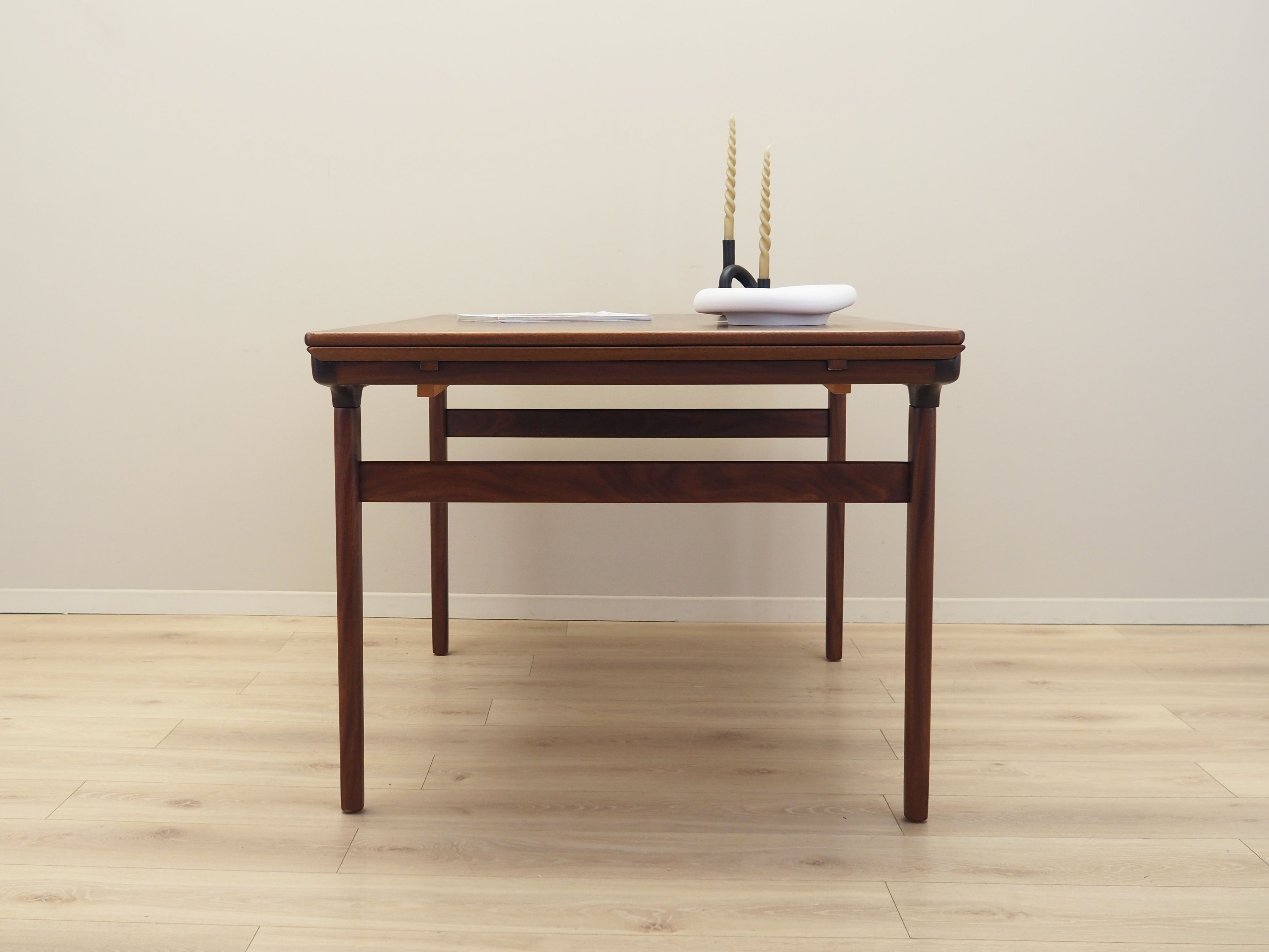 Walnut_table_Danish_design_1960s_designer_Johannes_Andersen