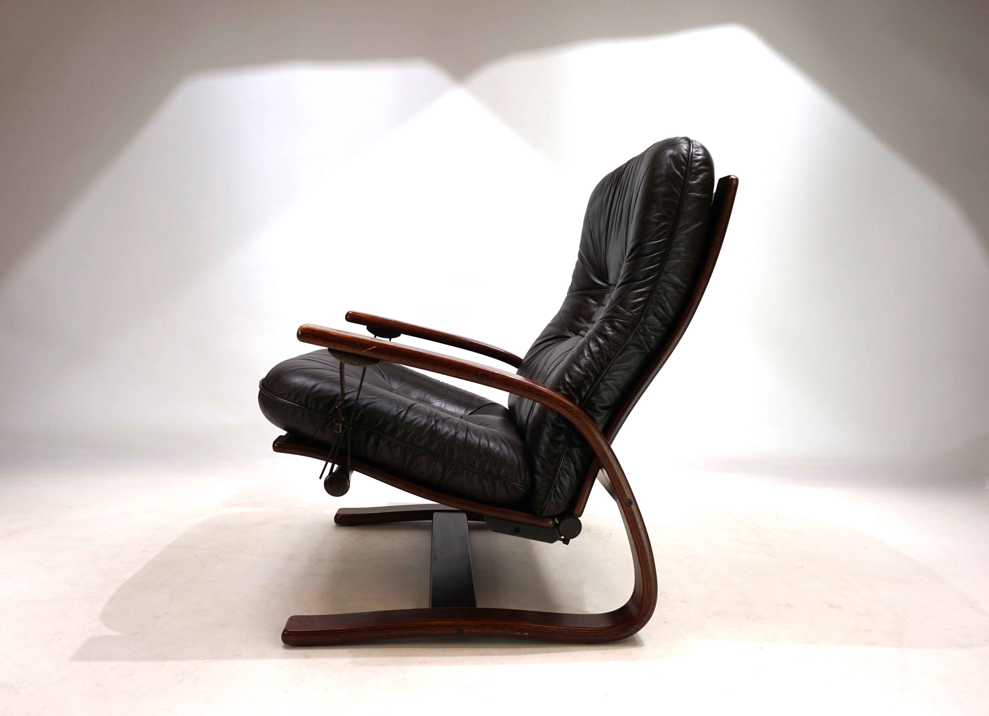 Westnofa_The_Panter_leather_lounge_chair_by_Arnt_Lande_1970