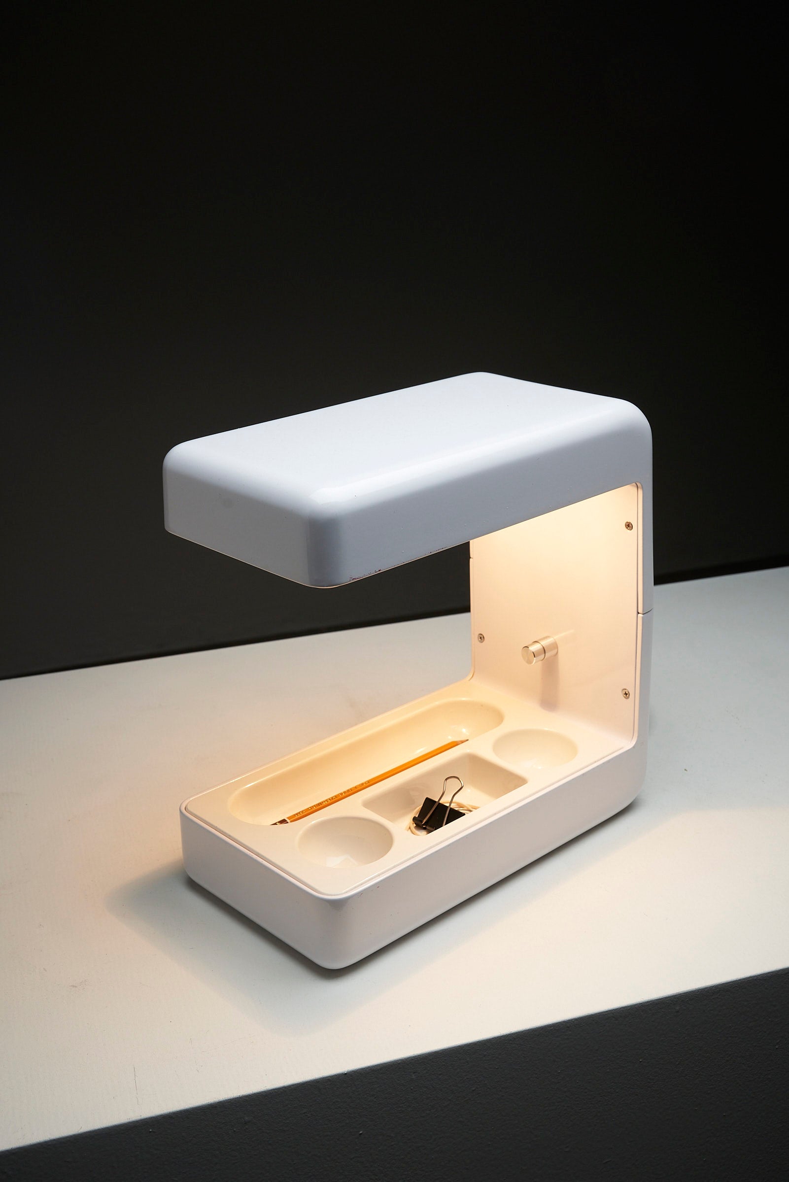 White_Isos_desk_lamp_by_Giotto_Stoppino_Tronconi