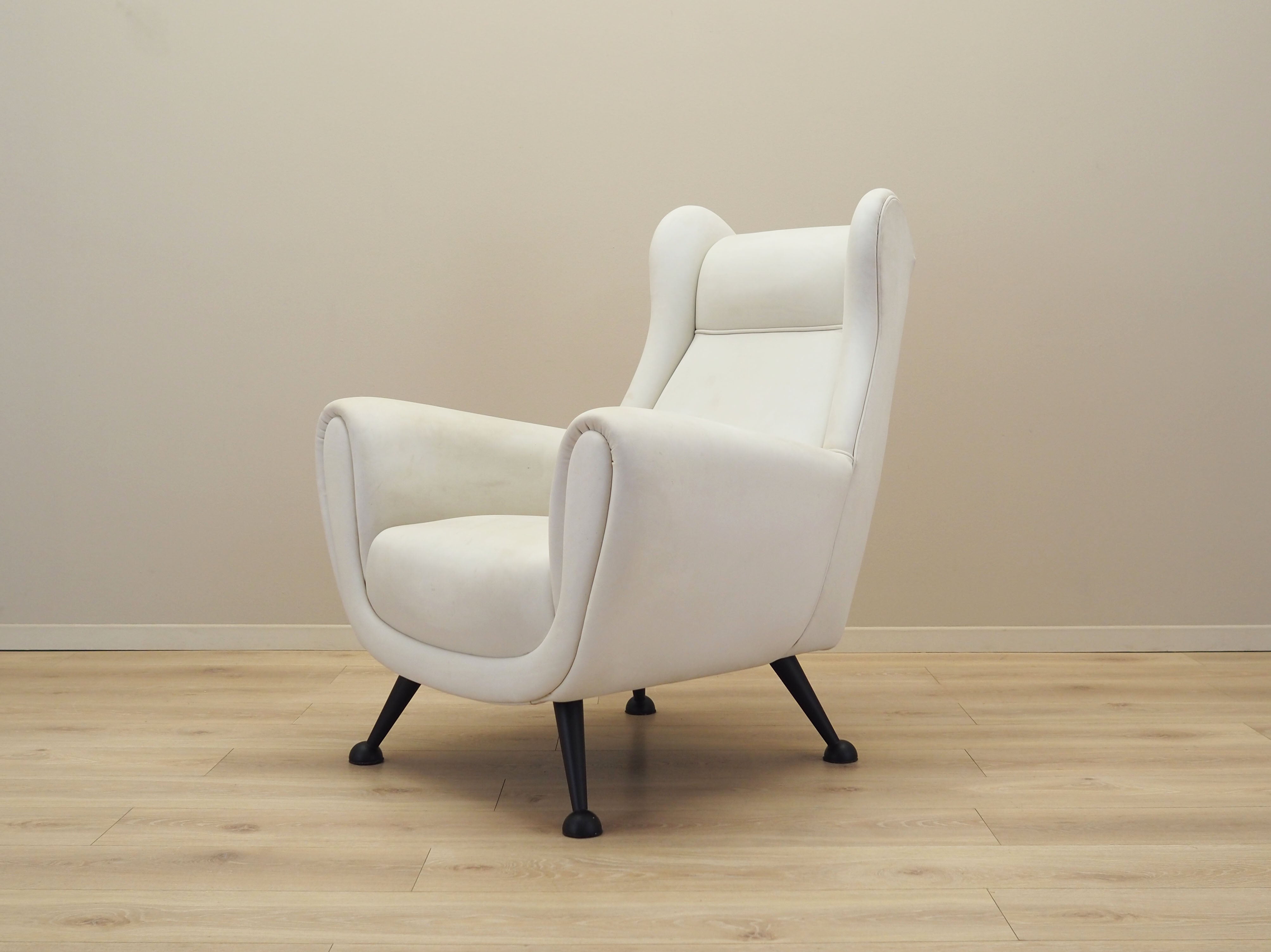 White_armchair_Italian_design_1980s_production_Italy