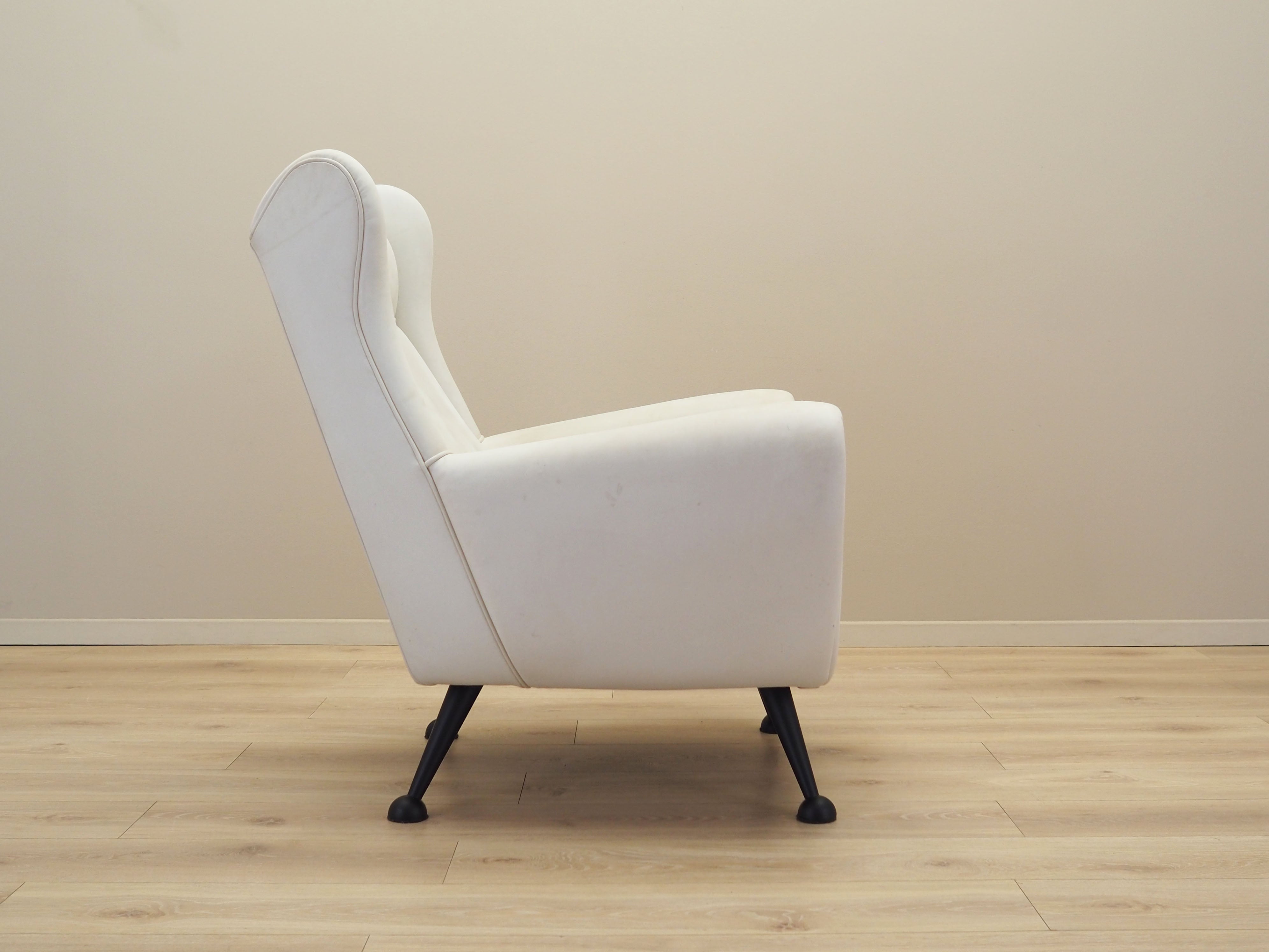 White_armchair_Italian_design_1980s_production_Italy