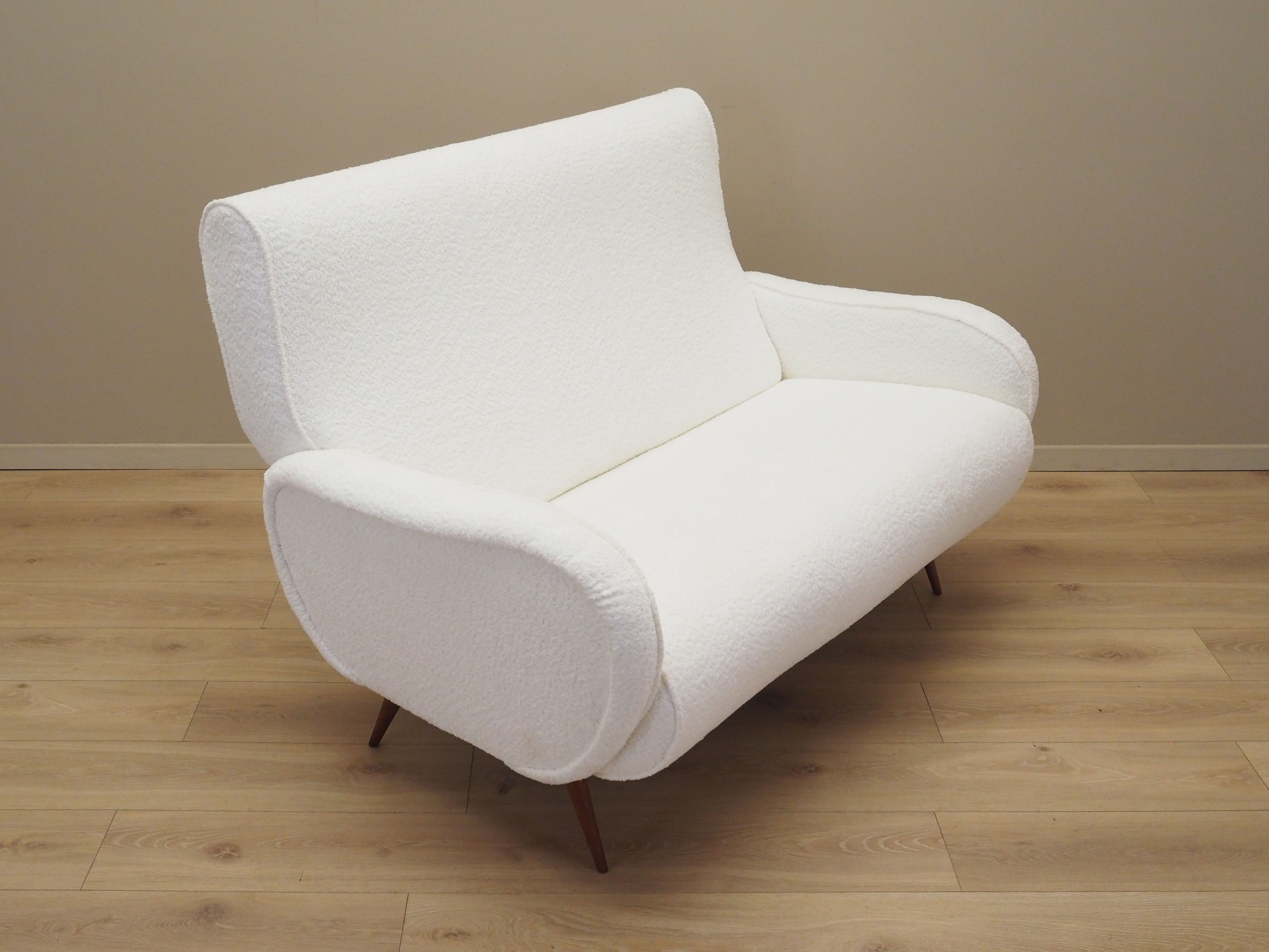 White_sofa_Italian_design_1970s_production_Italy
