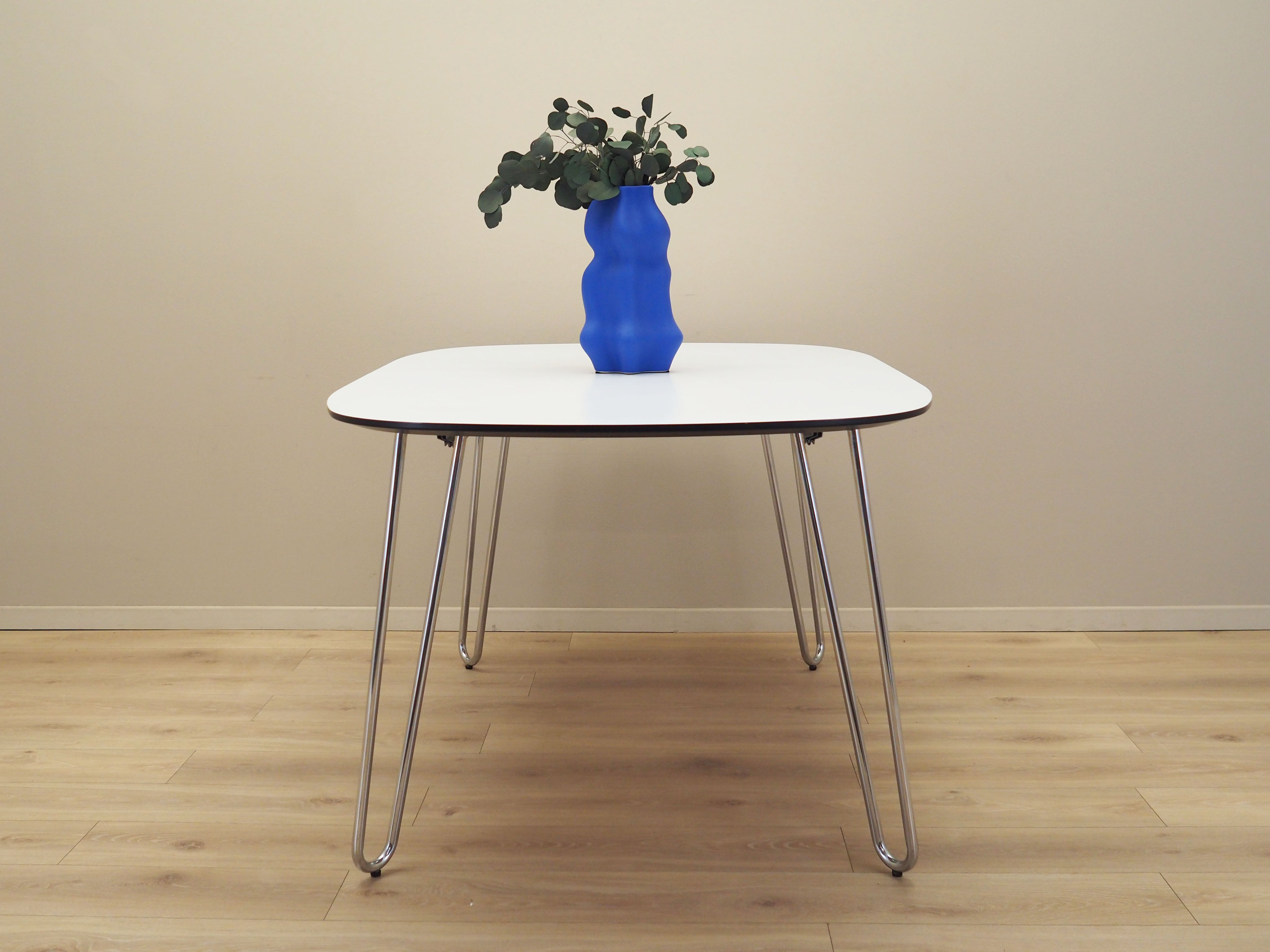 White_table_Italian_design_1990s_production_Italy