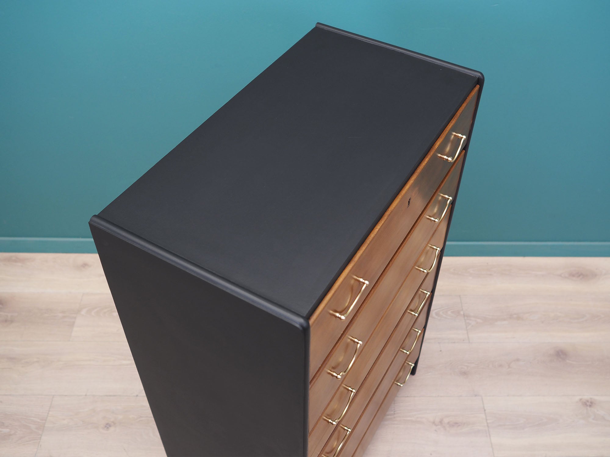 Wooden_Chest_of_drawers_in_Brown