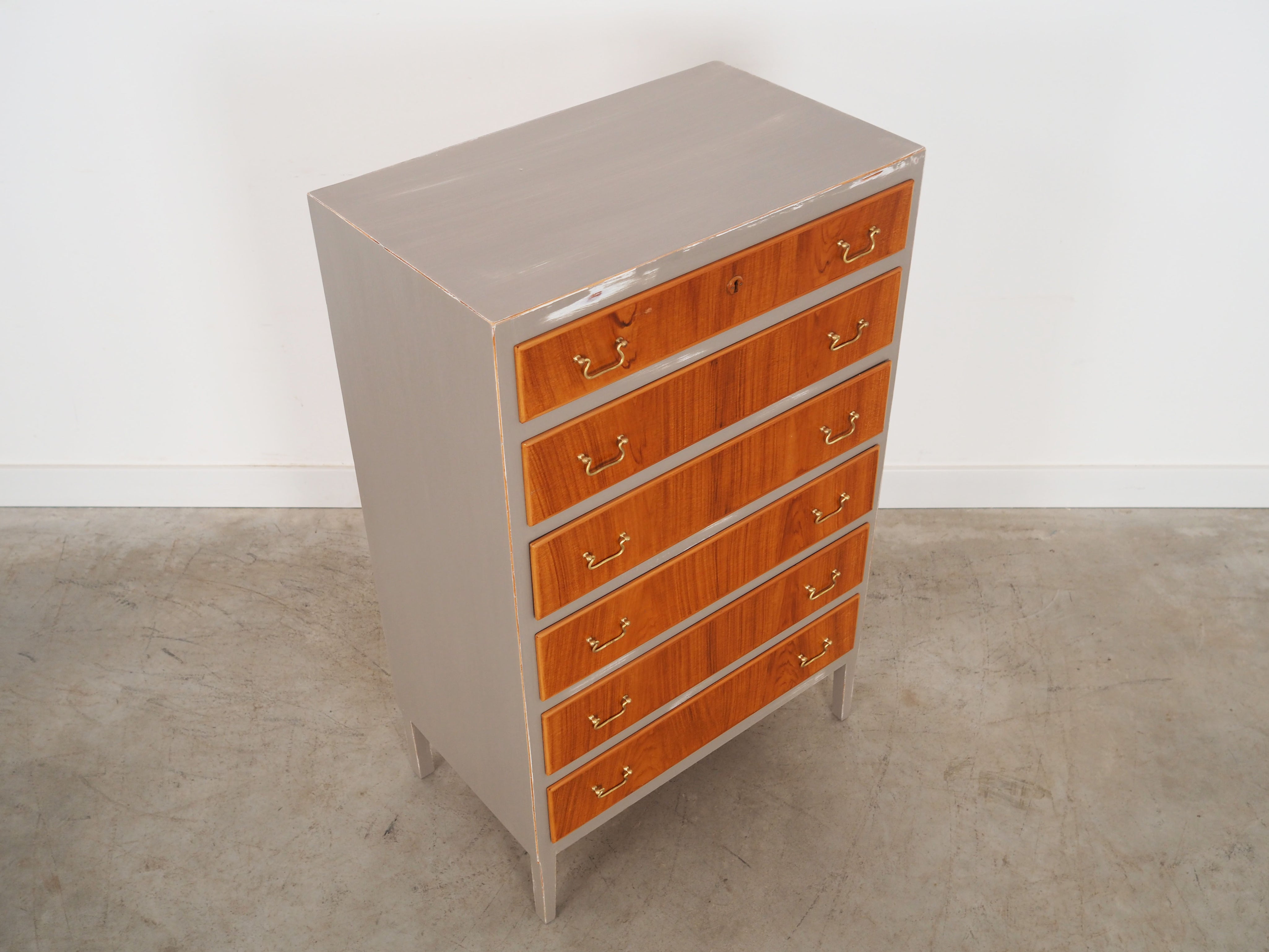 Wooden_Chest_of_drawers_with_grey_dettails