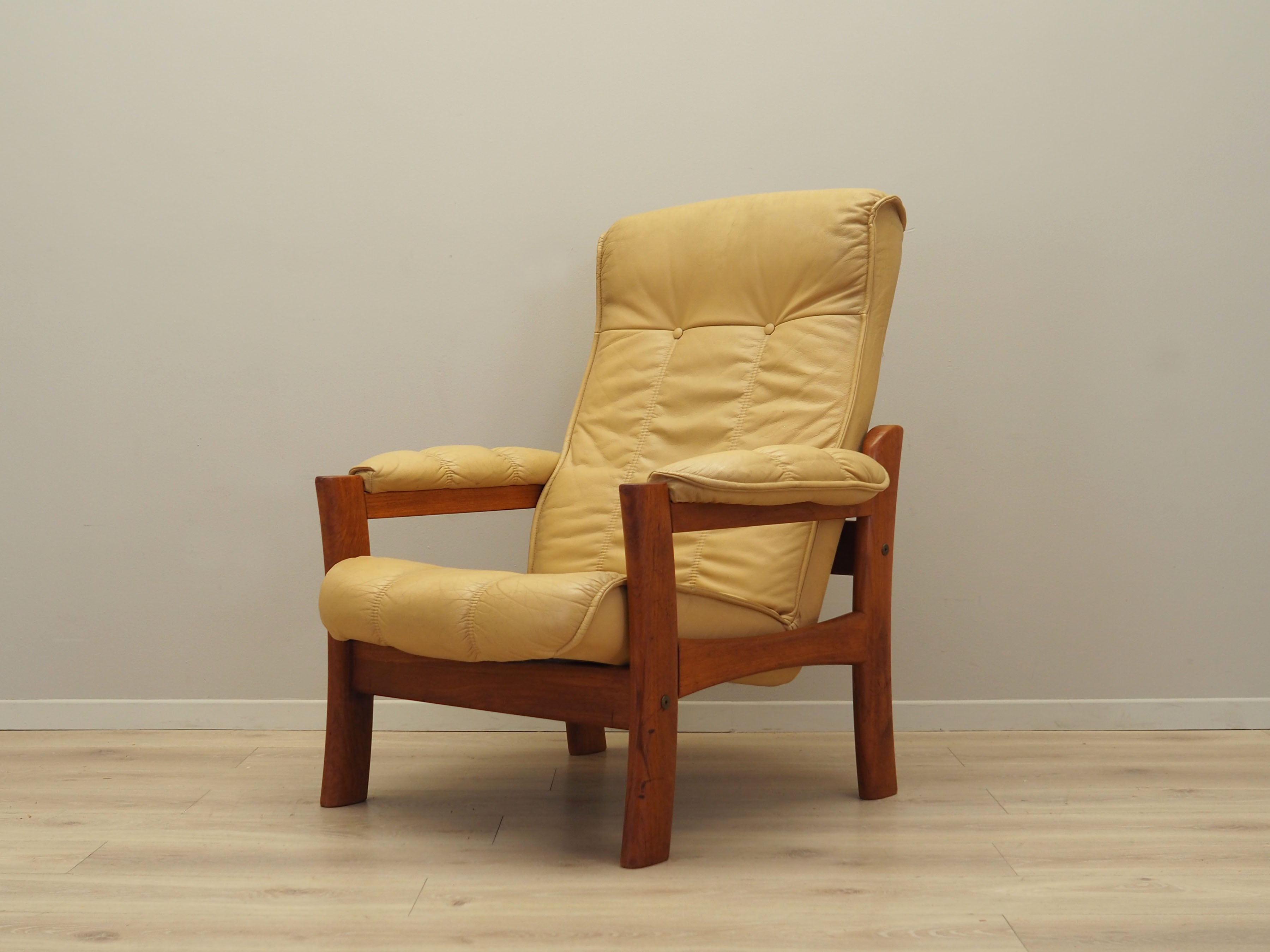 Yellow_leather_armchair_Danish_design_1960s_production_Denmark