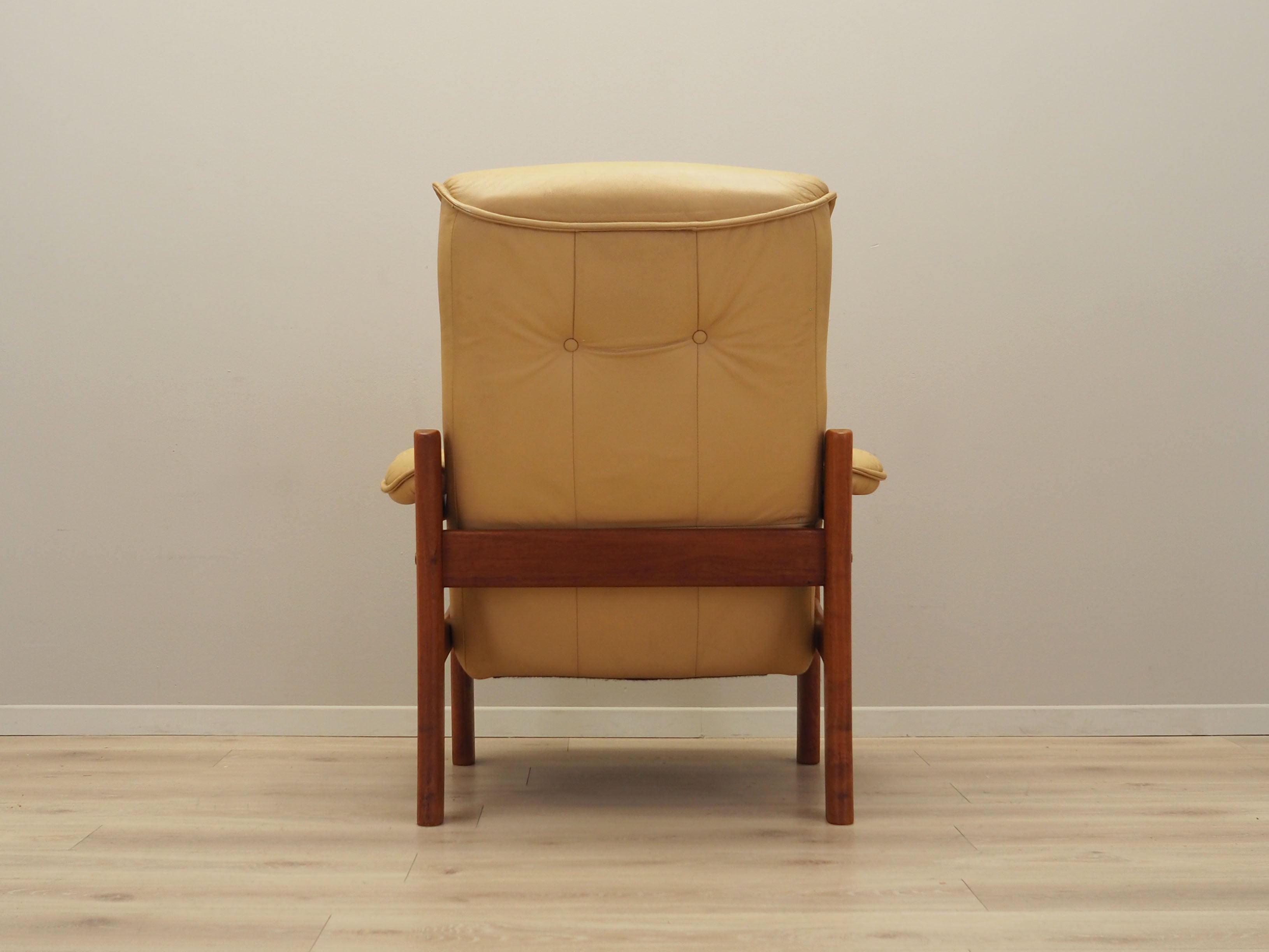 Yellow_leather_armchair_Danish_design_1960s_production_Denmark
