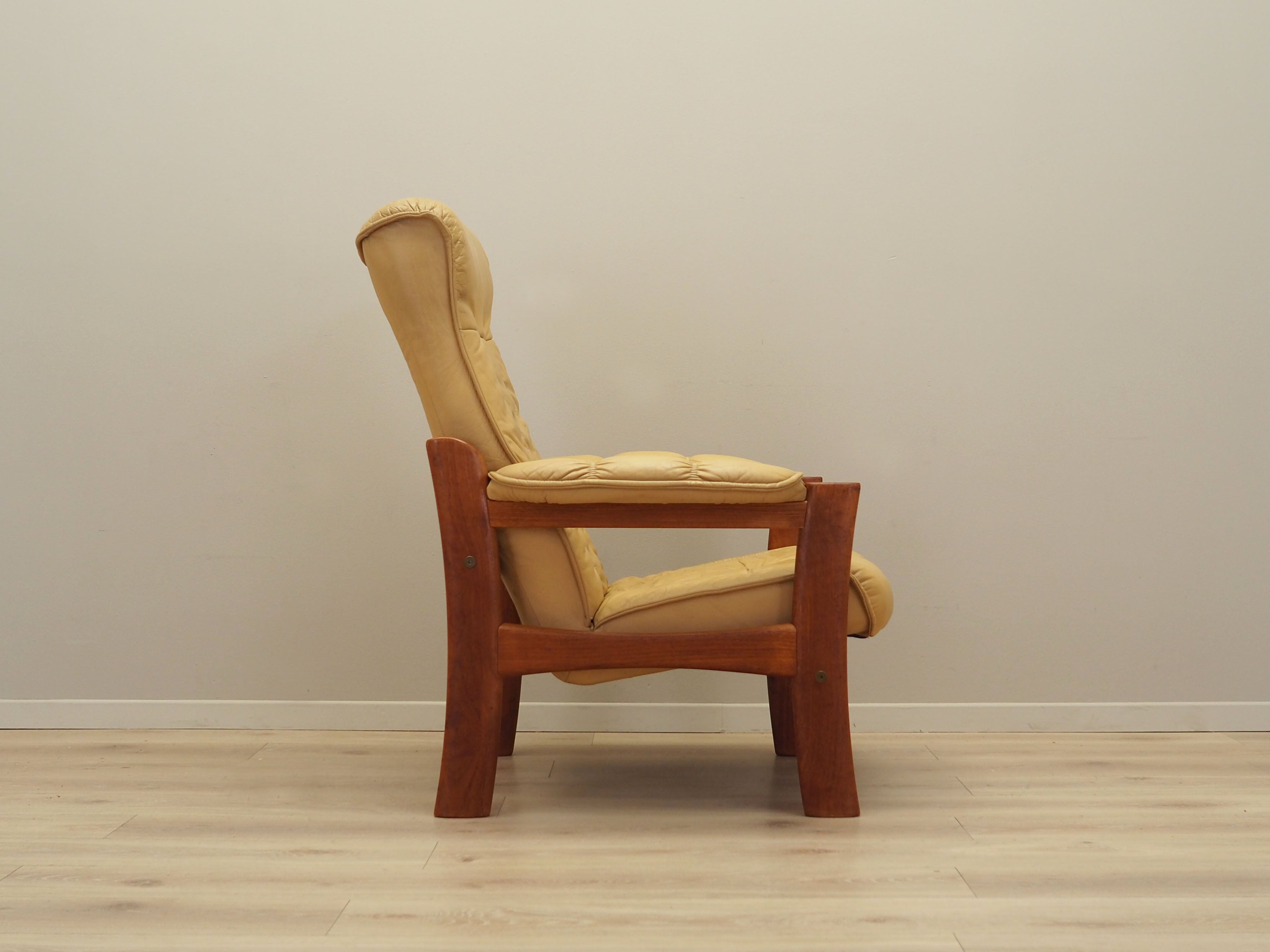 Yellow_leather_armchair_Danish_design_1960s_production_Denmark