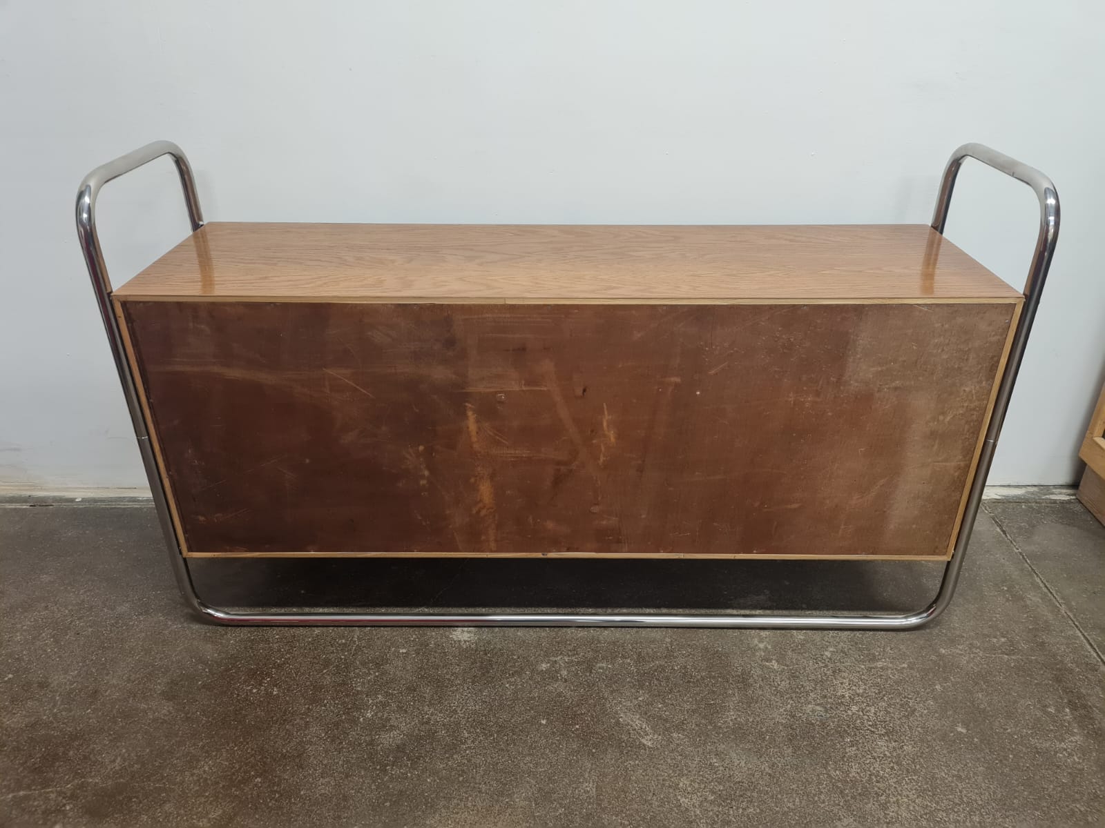 Bauhaus_Tubular_Steel_Display_Cabinet