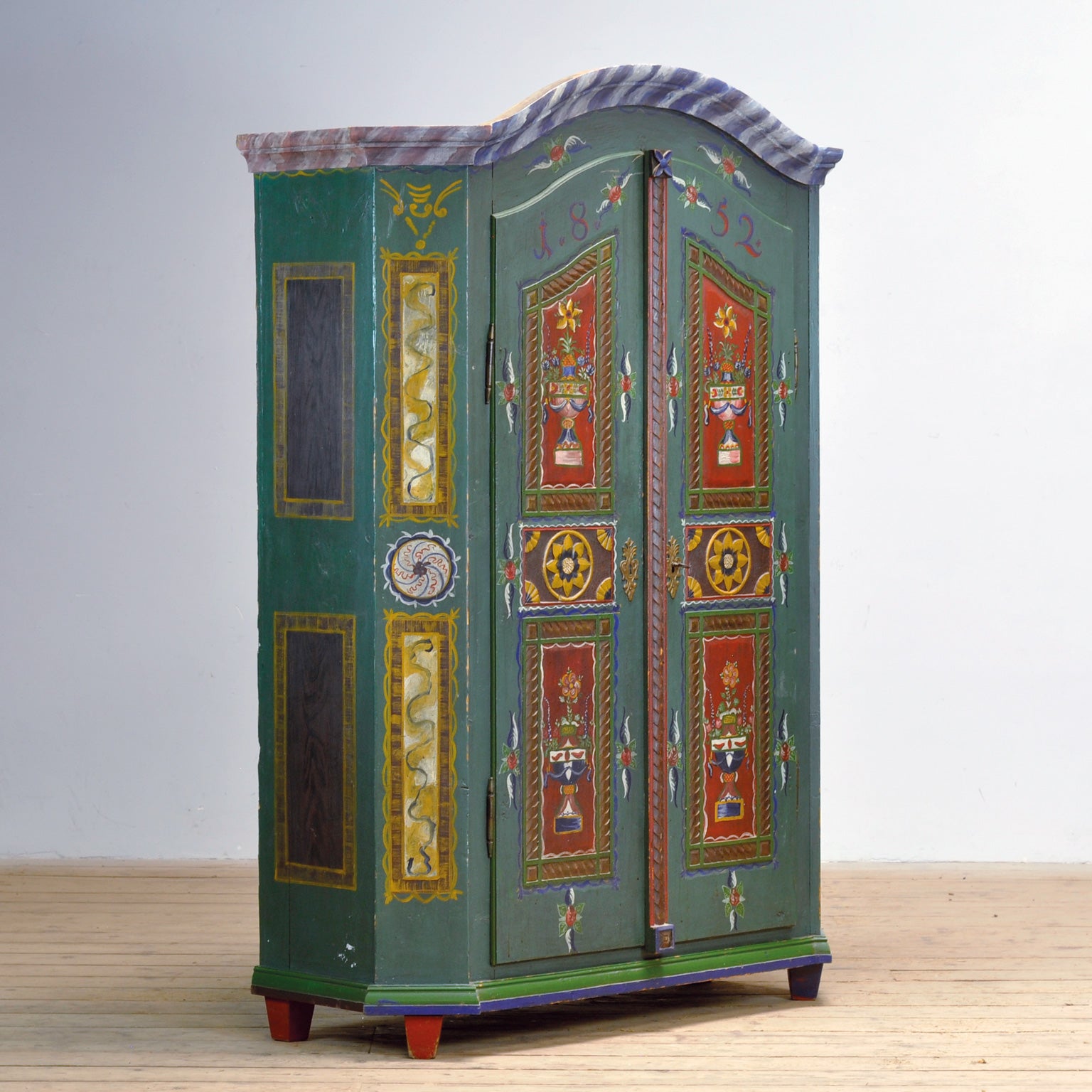 German_bridal_cabinet_from_1852